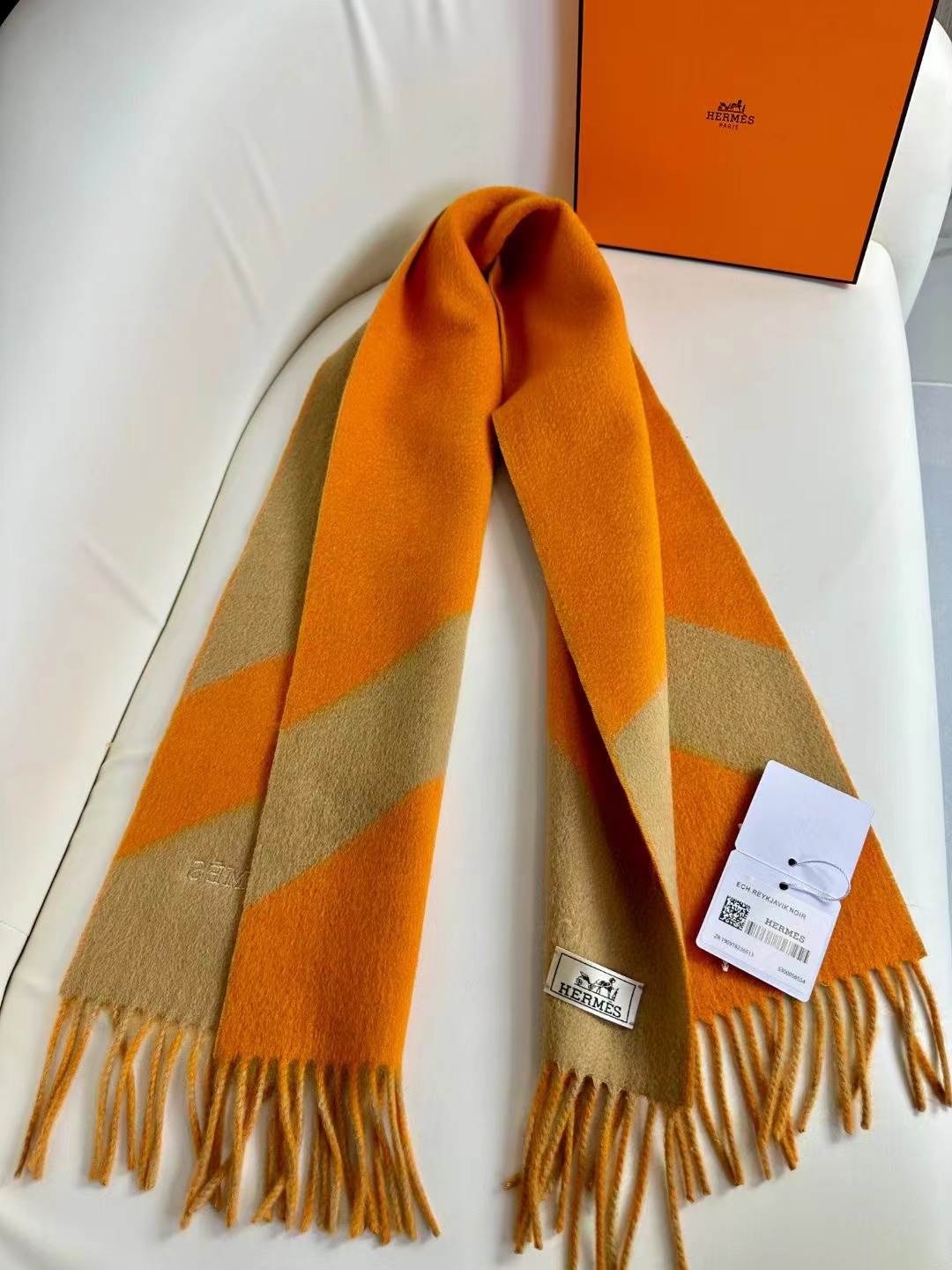 大H【双面提花加厚流苏小围巾】且买且珍惜，都是出口订单所以比较难遇❤东西讲究少而精。好看的一定要收这款H