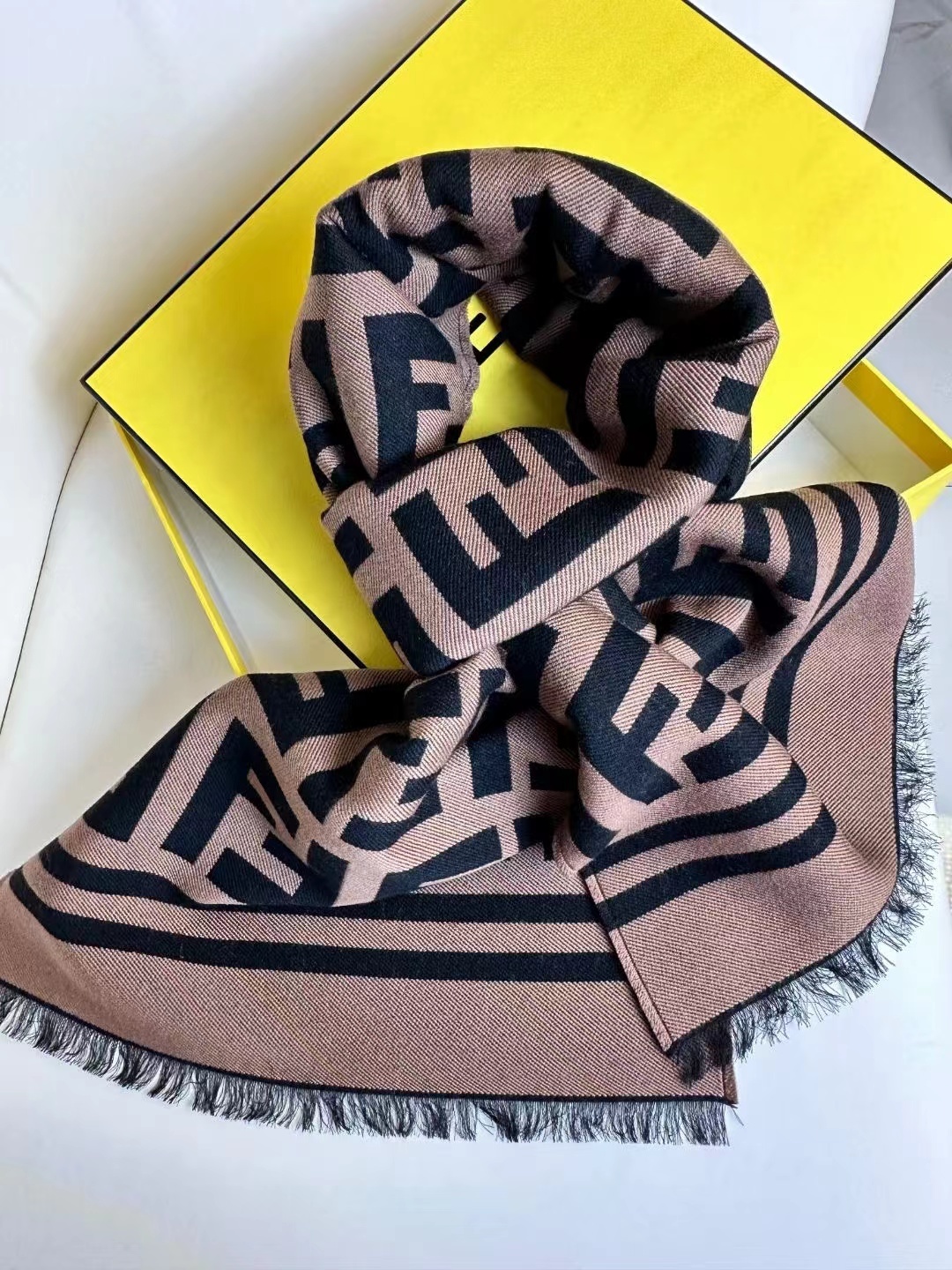 【▪️全网最好的Fendi!!王牌口碑款做特惠福利了❗️速度来抢,超值上头❗️】吊打乱七八糟的版本,最好