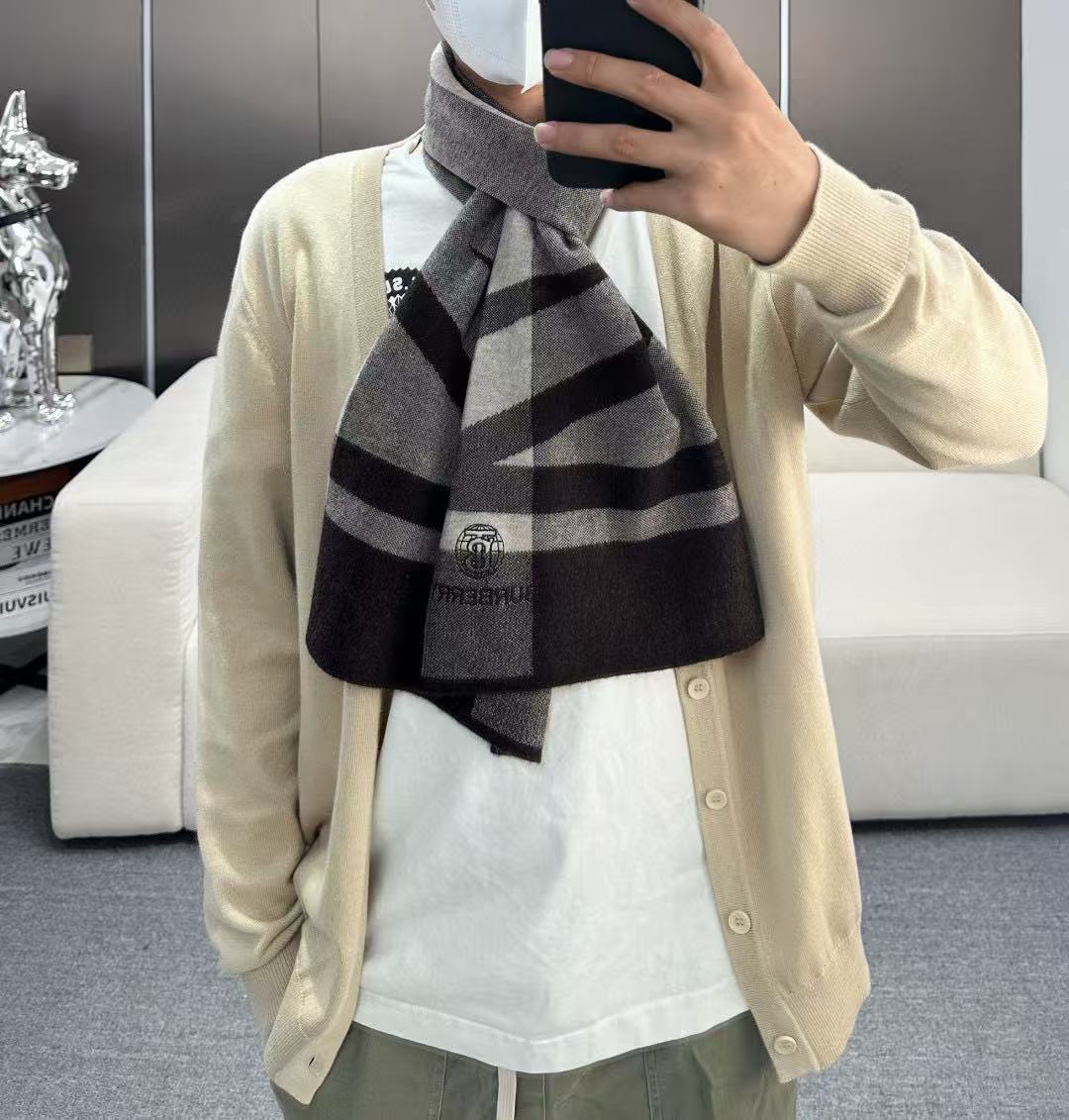 NO:342094,Burberry hits new and upgraded version!  Very soft and skin-friendly!  High-end men and women's scarf [Classic checkered earth logo] Exclusive cow product. Only with super high cashmere quality will it be favored by this brand. This boutique is a scarf knitted that is rare on the market. It is low-key and luxurious color matching, very soft and comfortable. It sells a good product with less than one. Imported knitted cashmere size 180*32 high-version scarf, high-version scarf, burberry19860909Burberry爆款上新 升级版本！非常柔软亲肤！高端男女士围巾【经典格纹地球标志】独家牛货 具有超高羊绒品质才会被此品牌青睐这种精品是市场上及其少见的围巾针织,低调奢华的配色,非常柔软舒适,卖一条少一条的好货 进口针织羊绒 尺寸180*32高版本围巾,高版本围巾,burberry,scarf