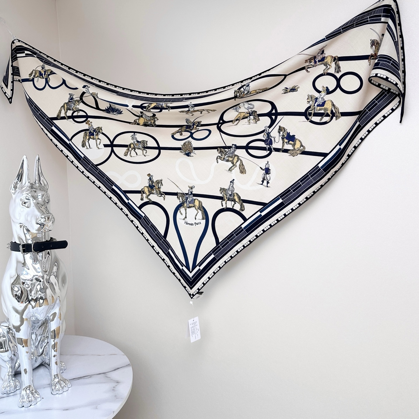【高品质】 上新❤️ 爱马仕 | “回转步与蛇形前进”大三角巾 |手工卷边山羊绒和真丝混纺大三角巾（70