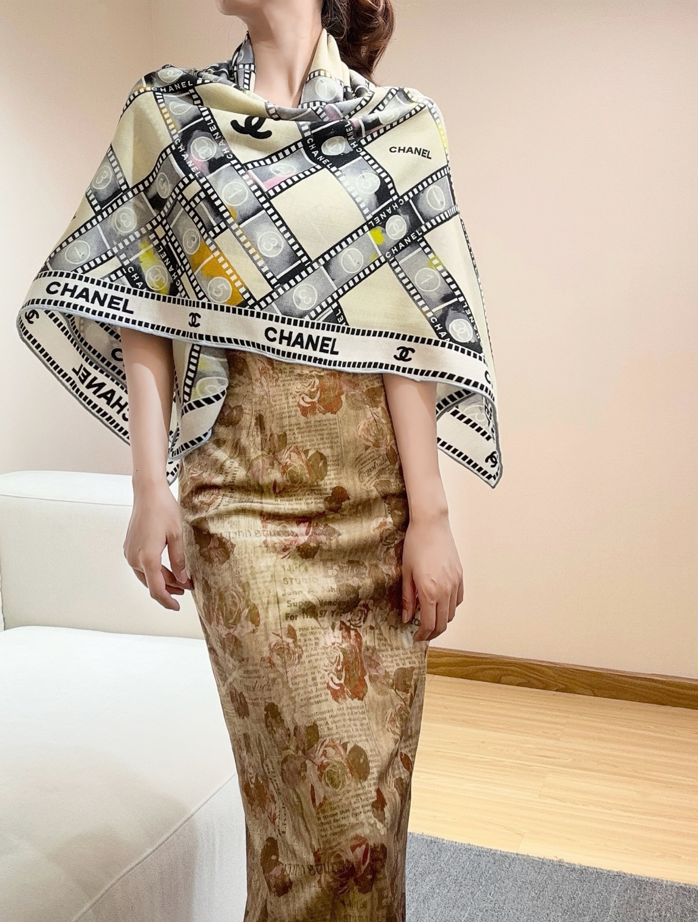 强推~超级时尚感的Chanel披肩【140顶级丝毛双面同色披肩】复古胶片图案的设计风格真的超级好搭配上身