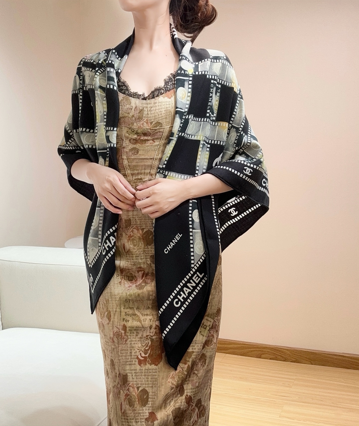 强推～超级时尚感的Chanel披肩【140顶级丝毛双面同色披肩】复古胶片图案的设计风格真的超级好搭配上身