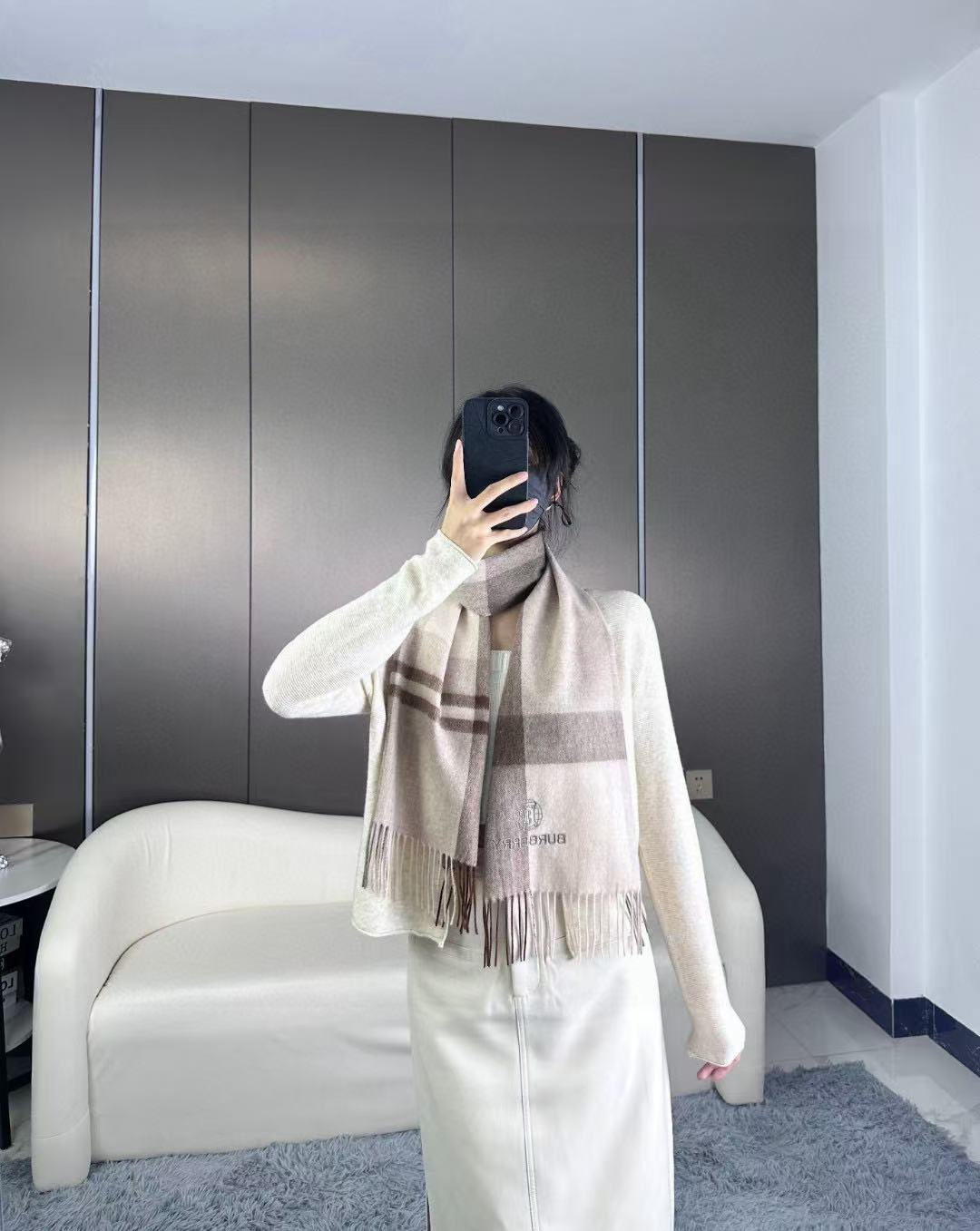 上新！BURBERRY百分百山羊绒 🆕【▪️ 惊艳！披着围着都美的~让人过目不忘！！】巴宝莉这款出来的效