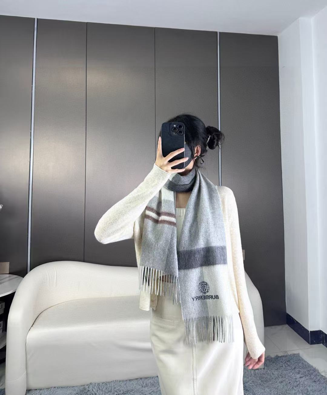 上新！BURBERRY百分百山羊绒 🆕【▪️ 惊艳！披着围着都美的~让人过目不忘！！】巴宝莉这款出来的效