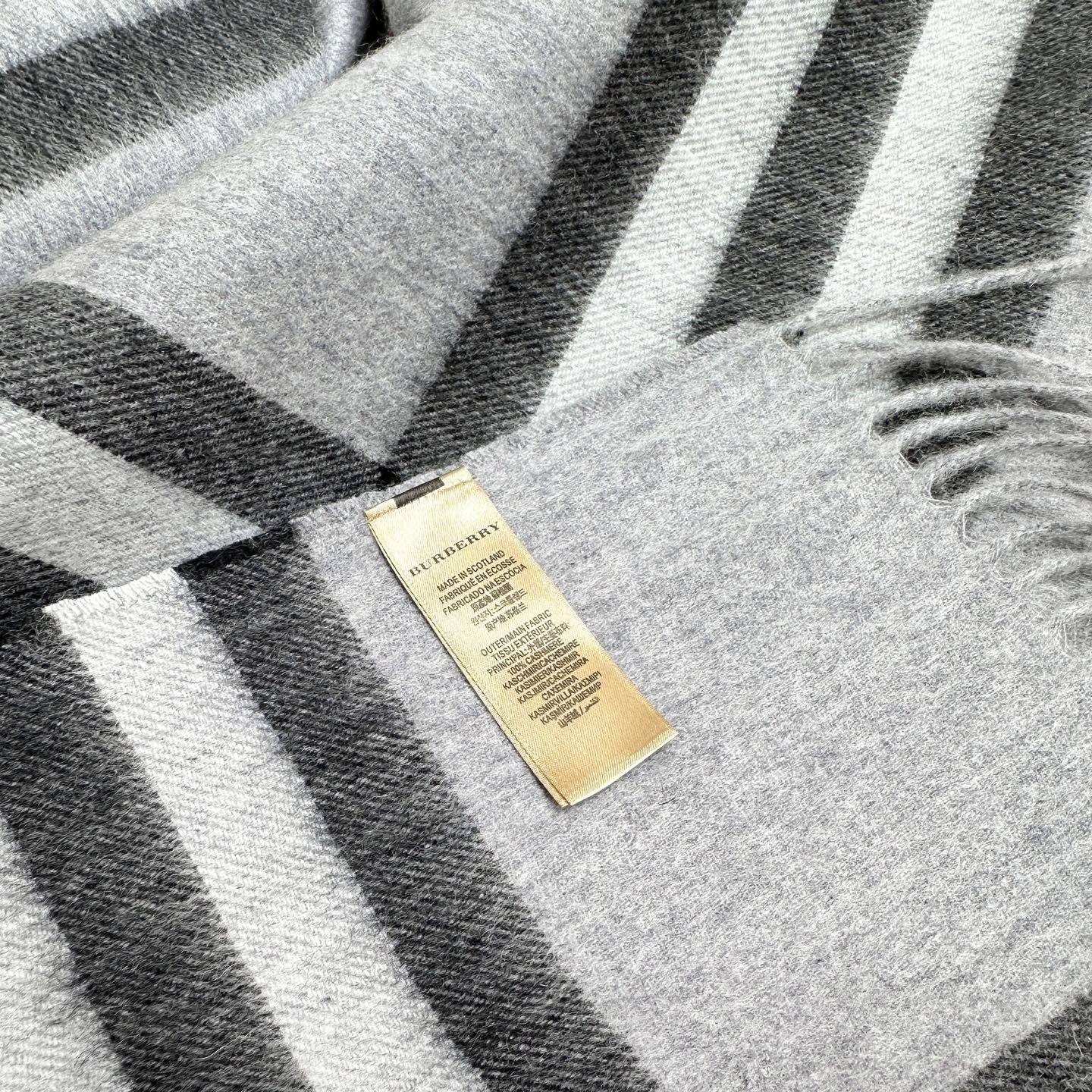 巴宝莉经典格子万年款，bbr战马刺绣🪡经典【小格披肩】品质手感好到不行‼️100%羊羔绒♨️高尖端产物⚠