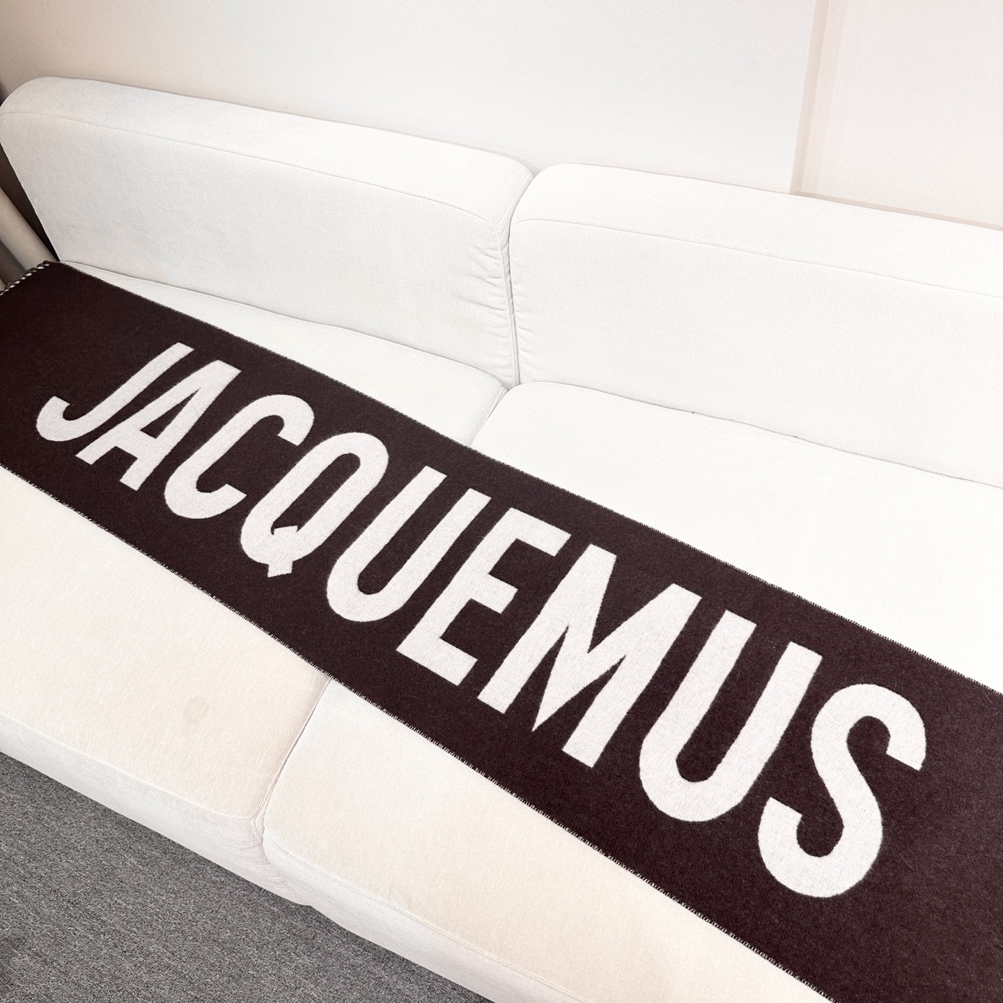 ✨Jacquemus 双面围巾❗今年真的被疯狂种草 今年冬天就非宠这条 好看的要疯掉了，太有型太有魅力了