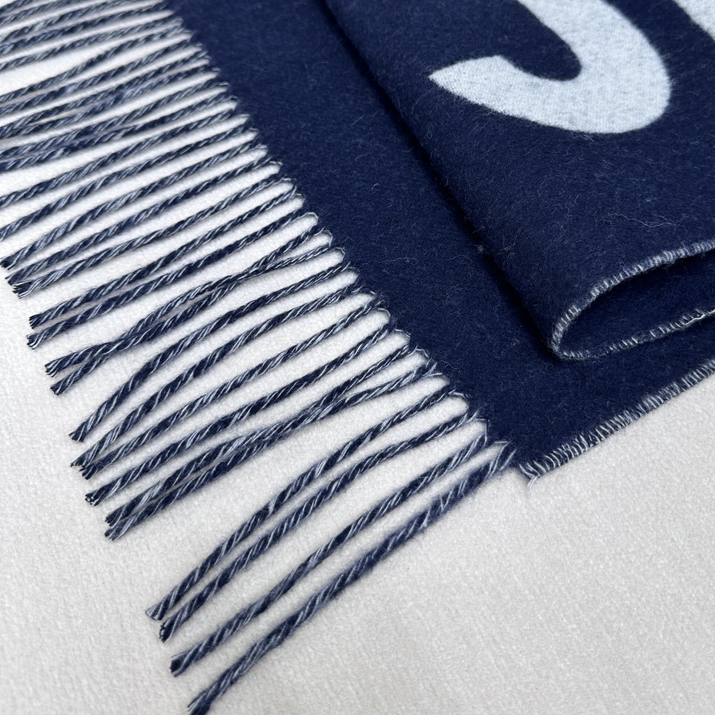 ✨Jacquemus 双面围巾❗今年真的被疯狂种草 今年冬天就非宠这条 好看的要疯掉了，太有型太有魅力了