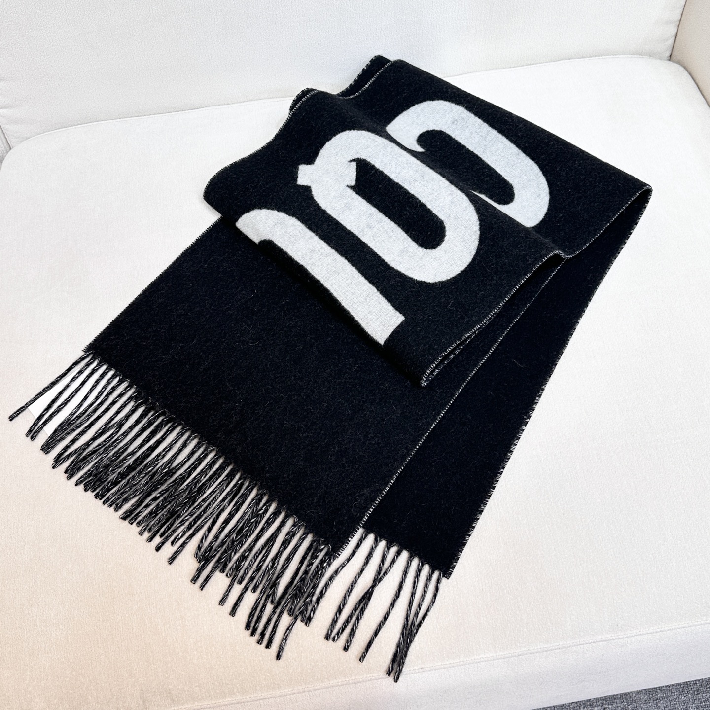 ✨Jacquemus 双面围巾❗今年真的被疯狂种草 今年冬天就非宠这条 好看的要疯掉了，太有型太有魅力了