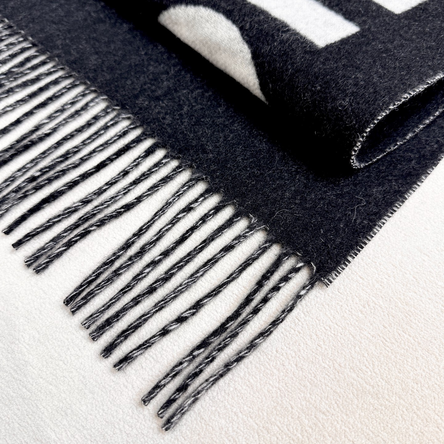 ✨Jacquemus 双面围巾❗今年真的被疯狂种草 今年冬天就非宠这条 好看的要疯掉了，太有型太有魅力了