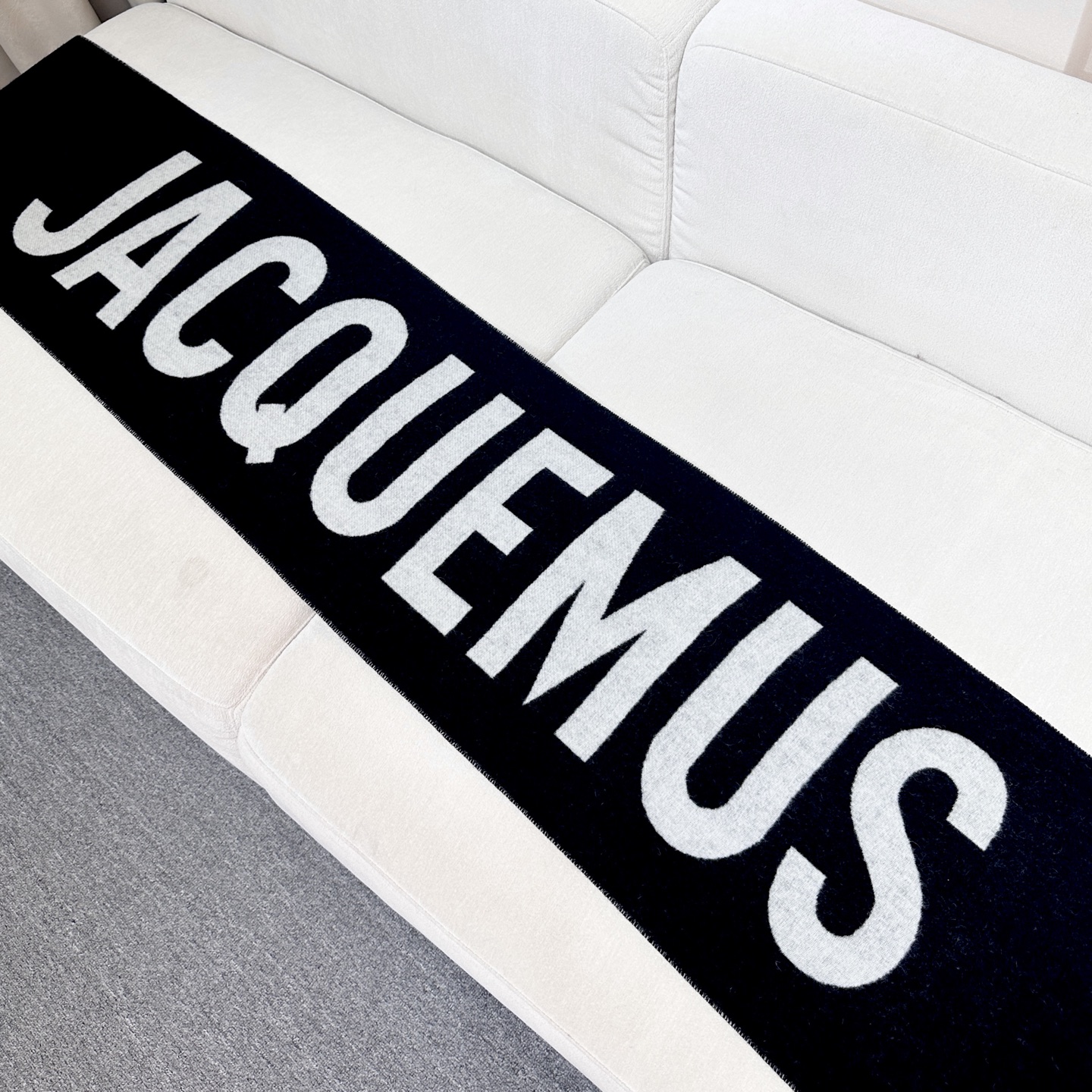 ✨Jacquemus 双面围巾❗今年真的被疯狂种草 今年冬天就非宠这条 好看的要疯掉了，太有型太有魅力了
