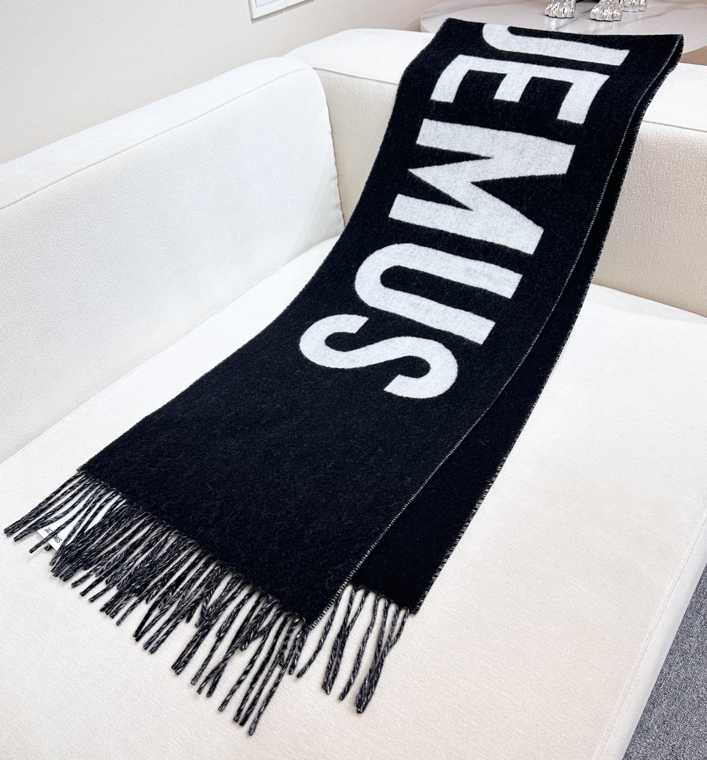 ✨Jacquemus 双面围巾❗今年真的被疯狂种草 今年冬天就非宠这条 好看的要疯掉了，太有型太有魅力了