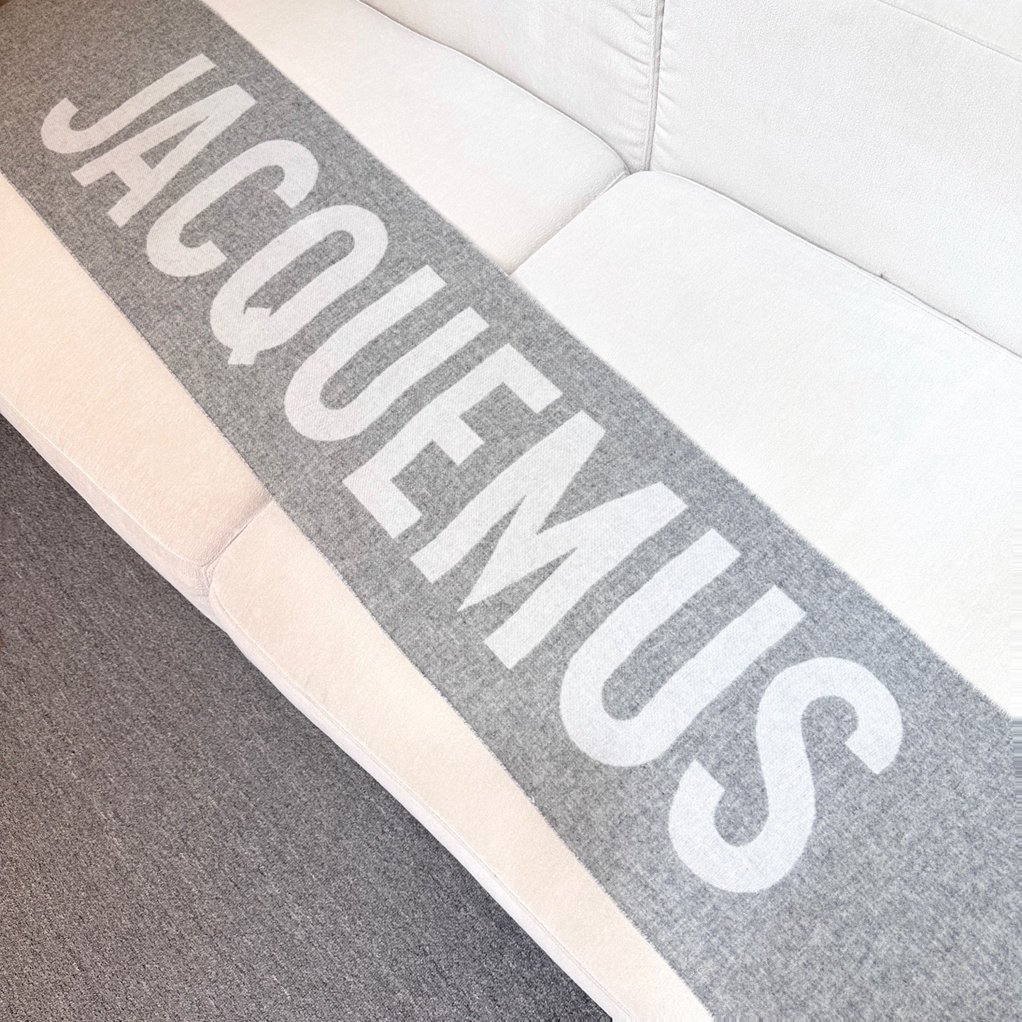 ✨Jacquemus 双面围巾❗今年真的被疯狂种草 今年冬天就非宠这条 好看的要疯掉了，太有型太有魅力了