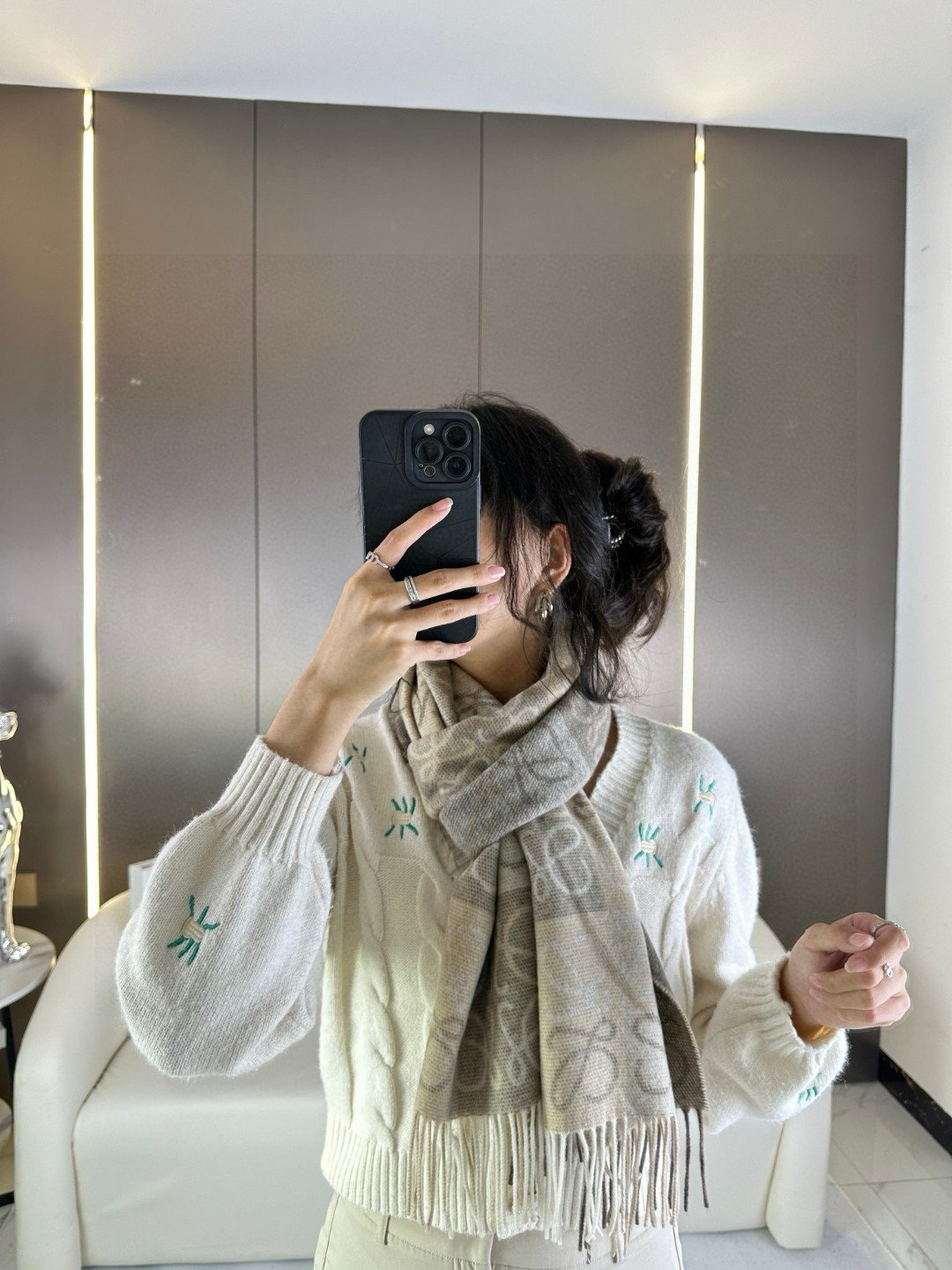 高版本。价优版本130品名: 新双色棋盘格面料：羊毛➕羊绒尺寸：40*180（不含须）颜色： 绿色全新升