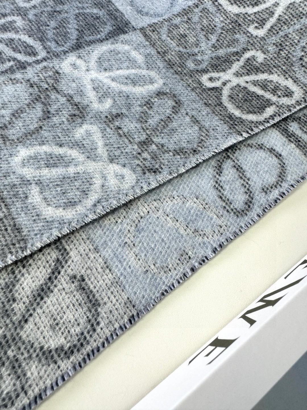 高版本。价优版本品名: 新双色棋盘格面料：羊毛➕羊绒尺寸：40*180（不含须）颜色： 绿色全新升级色纺