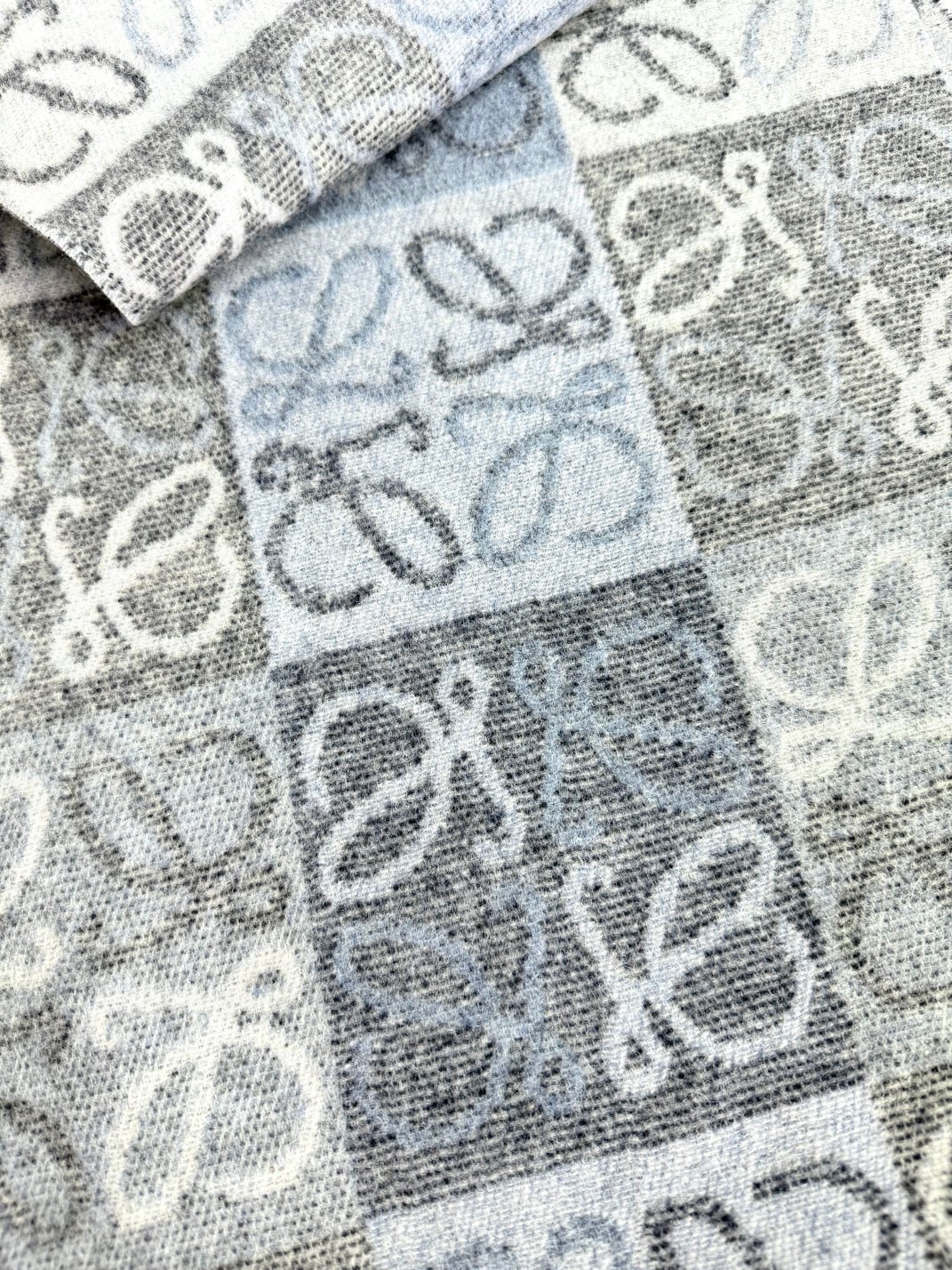 高版本。价优版本品名: 新双色棋盘格面料：羊毛➕羊绒尺寸：40*180（不含须）颜色： 绿色全新升级色纺