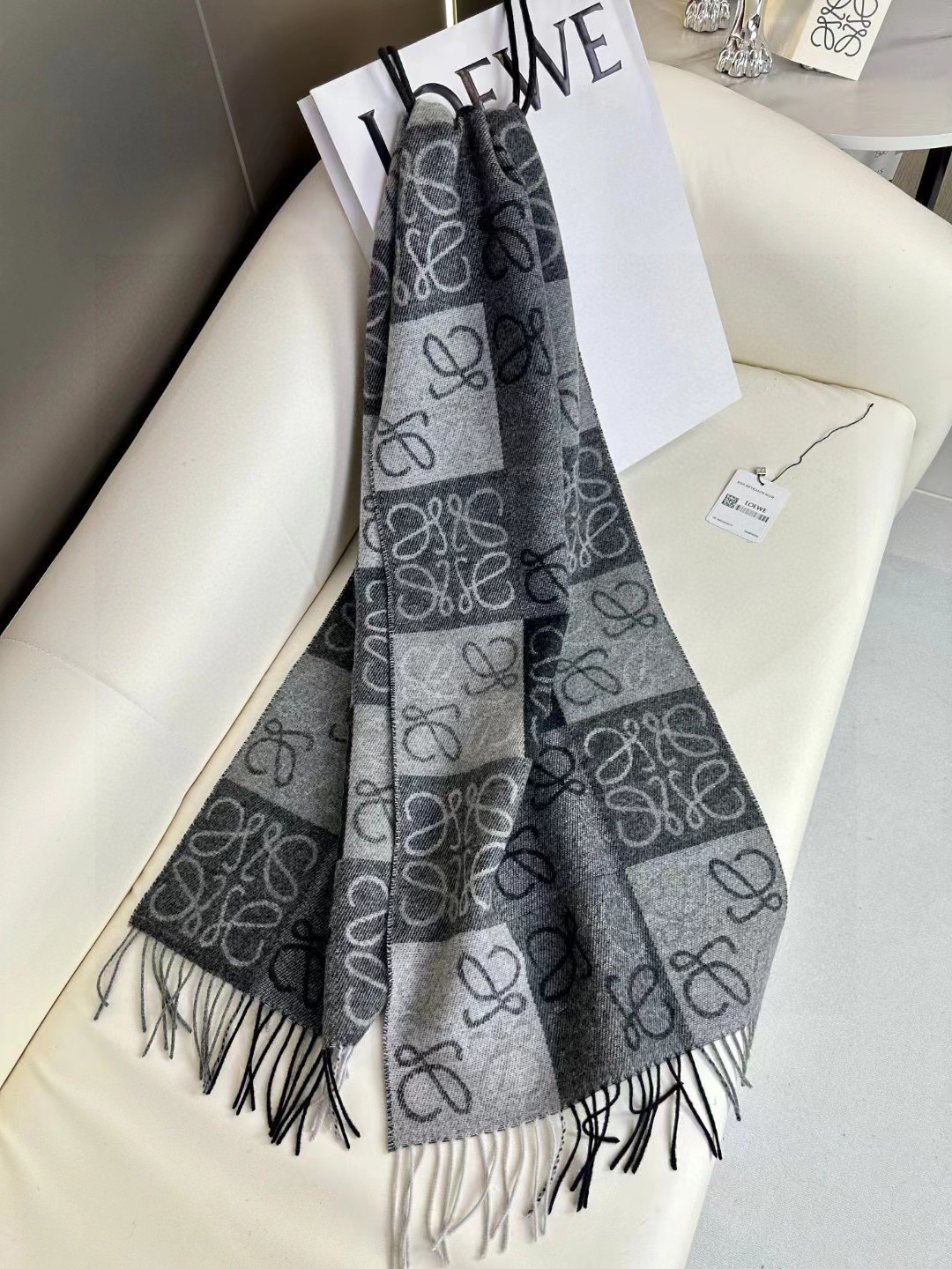 高版本。价优版本130品名: 新双色棋盘格面料：羊毛➕羊绒尺寸：40*180（不含须）颜色： 绿色全新升