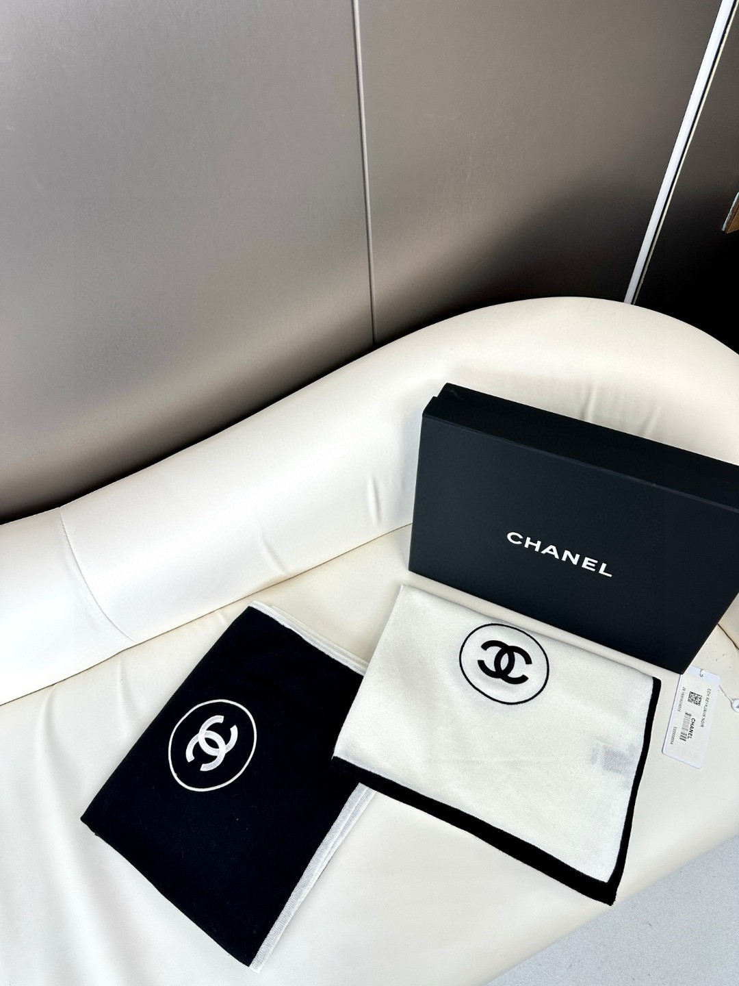 Chanel 小香薄款丝绒长巾（吴昕 、古力娜扎同款）衣橱必收纳款✦这款如同绿水鬼般在专柜不加价是买不到