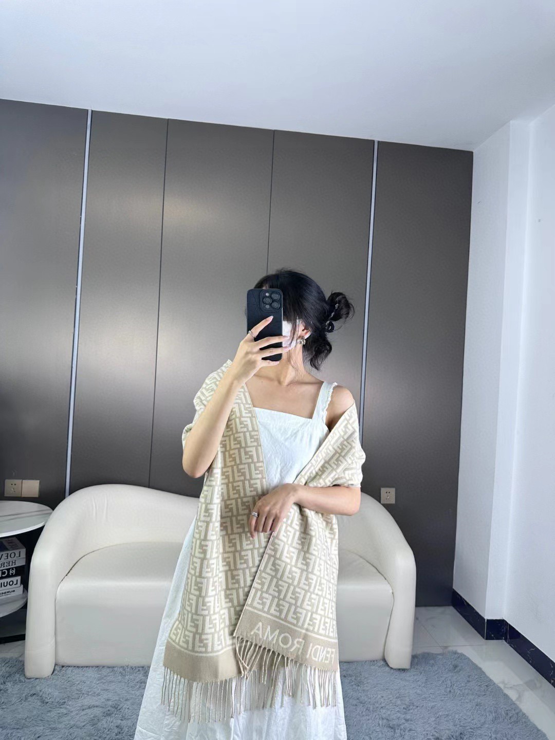 👑 FEN/DI【FF标识羊绒流苏长巾】官网同步更新，混纺提花编织，手感柔软舒适奢华有质感，由双色交织提