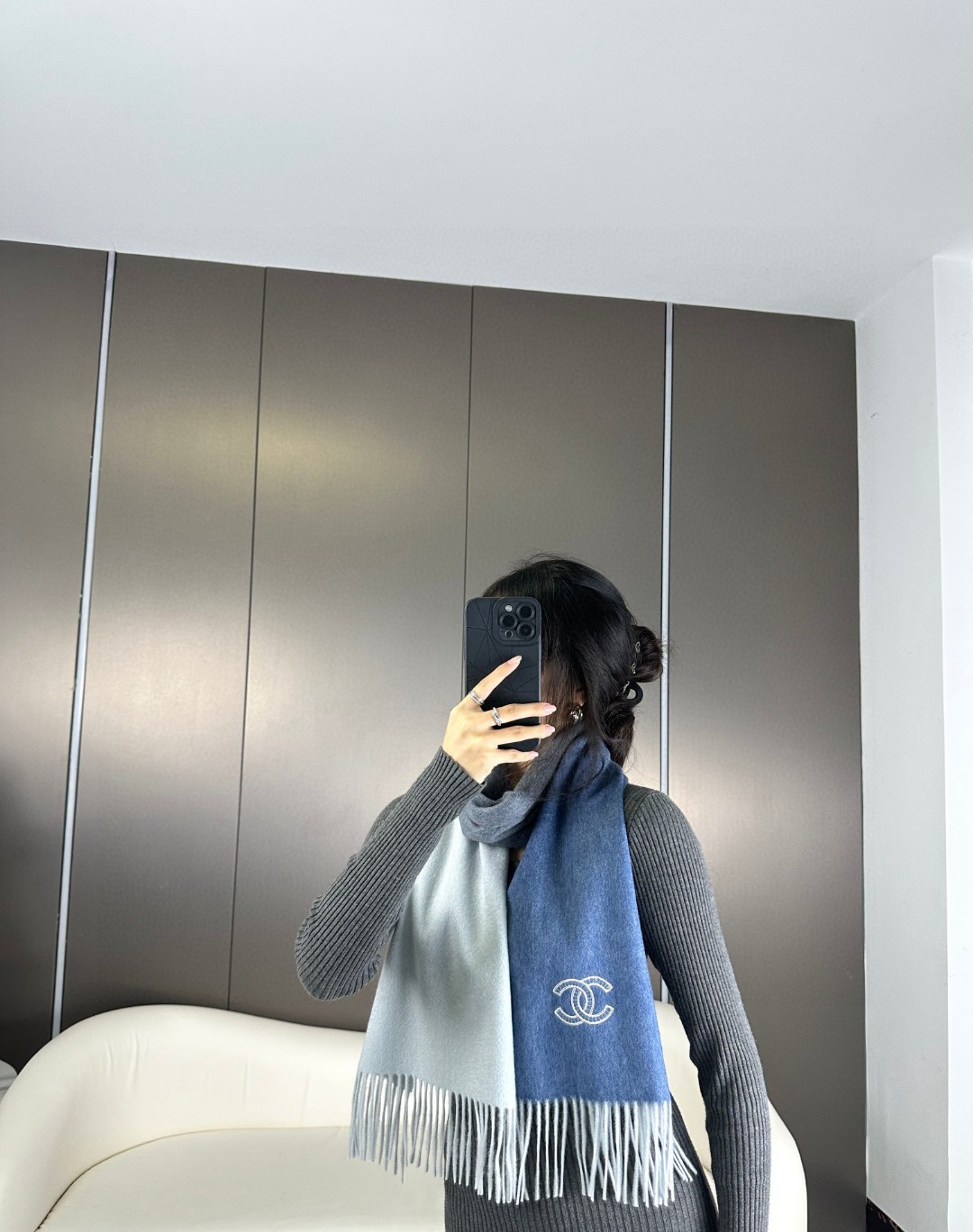 香奈儿2023渐变色👍巴黎时装展商务男士女士通用双面羊绒披肩🔥代工厂臻选上乘的超细羊绒纤维 进行纯手工精