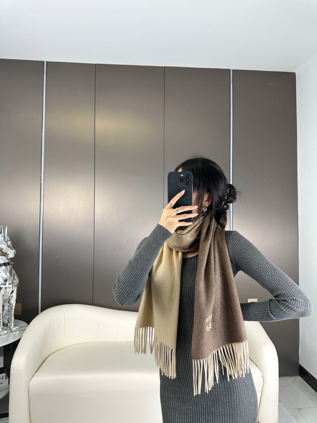 香奈儿2023渐变色👍巴黎时装展商务男士女士通用双面羊绒披肩🔥代工厂臻选上乘的超细羊绒纤维 进行纯手工精