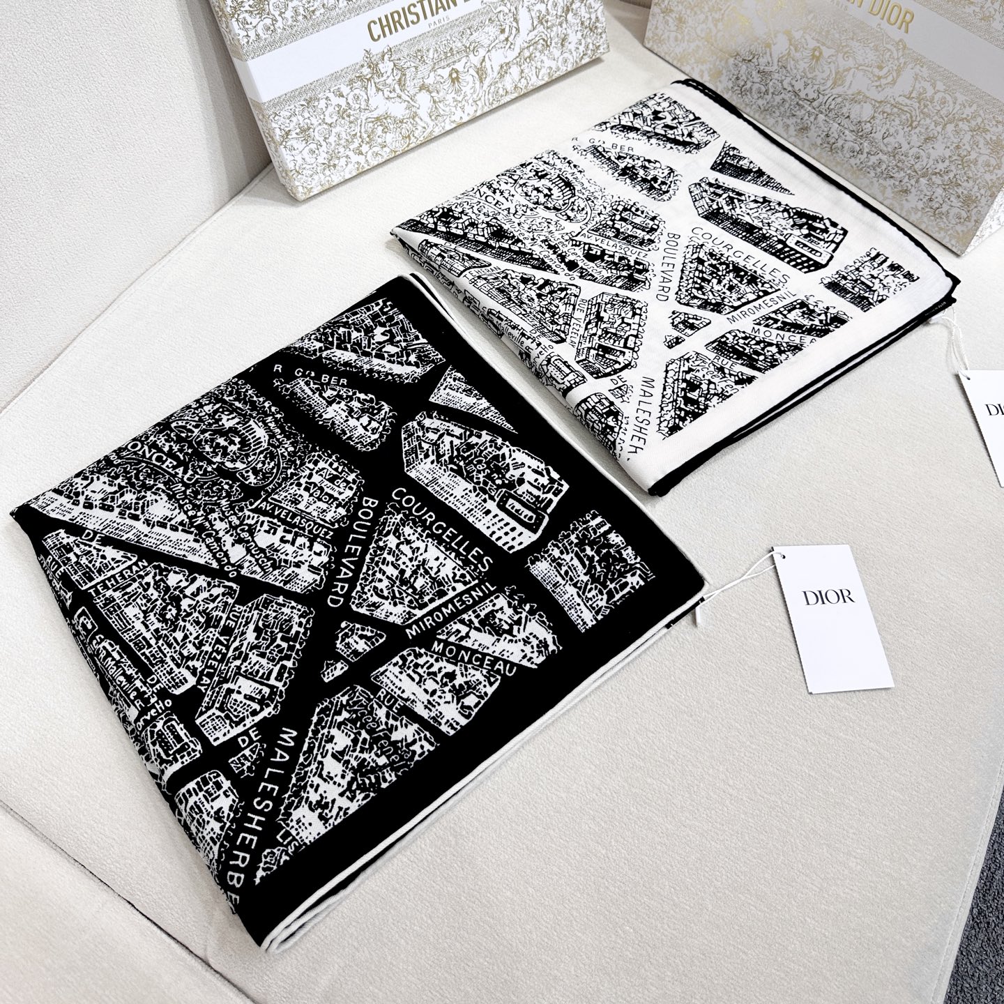 💃🏻💃🏻迪奥【巴黎地图140】羊绒方巾‼️抢‼️VIP推荐 ‼️👍下手一定要快【高端 大爱 ‼️纯羊绒