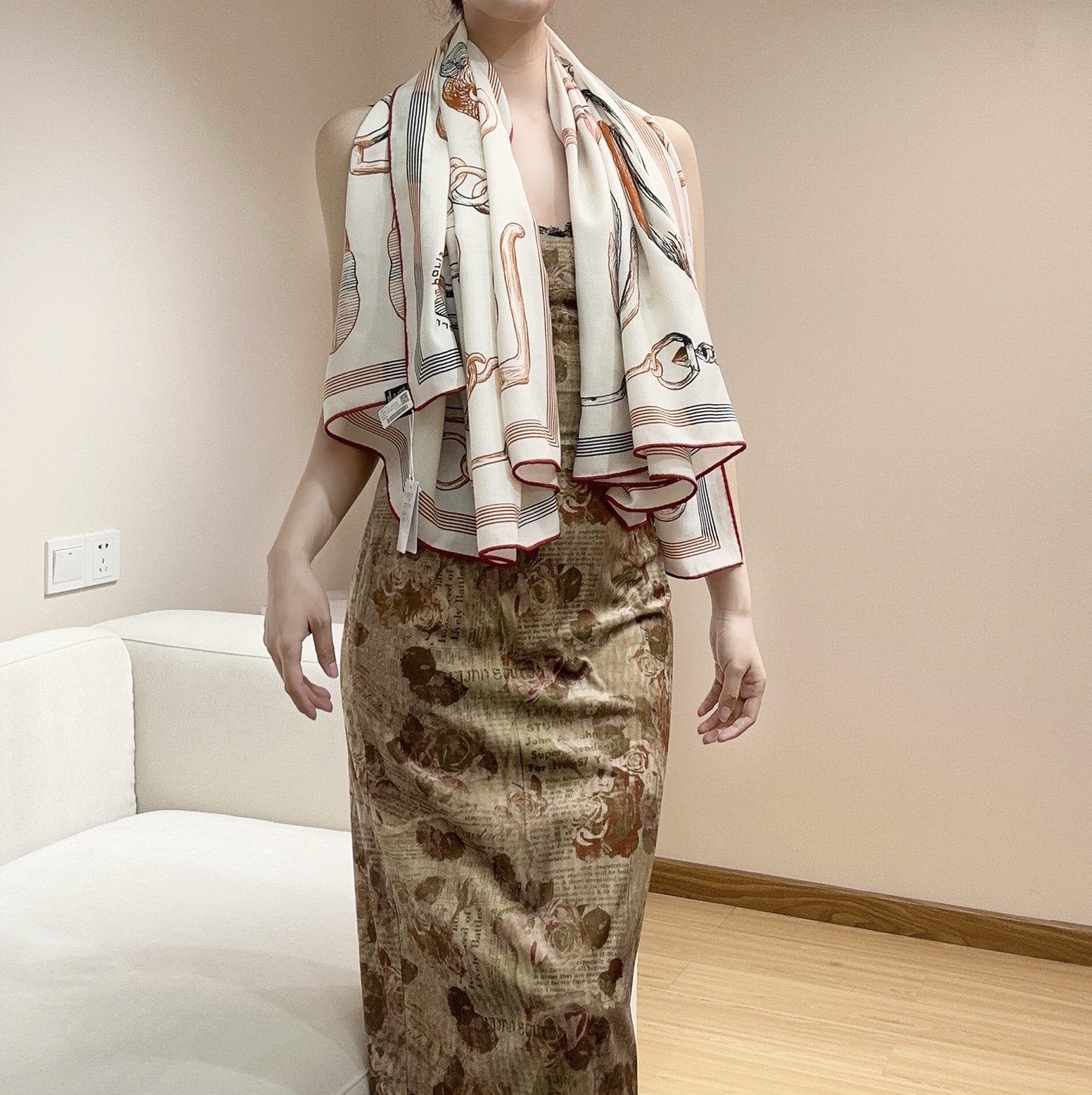 “马具故事的诗意回顾”140双面披肩设计师 弗洛伦斯·曼里克（Florence Manlik）尺寸：13