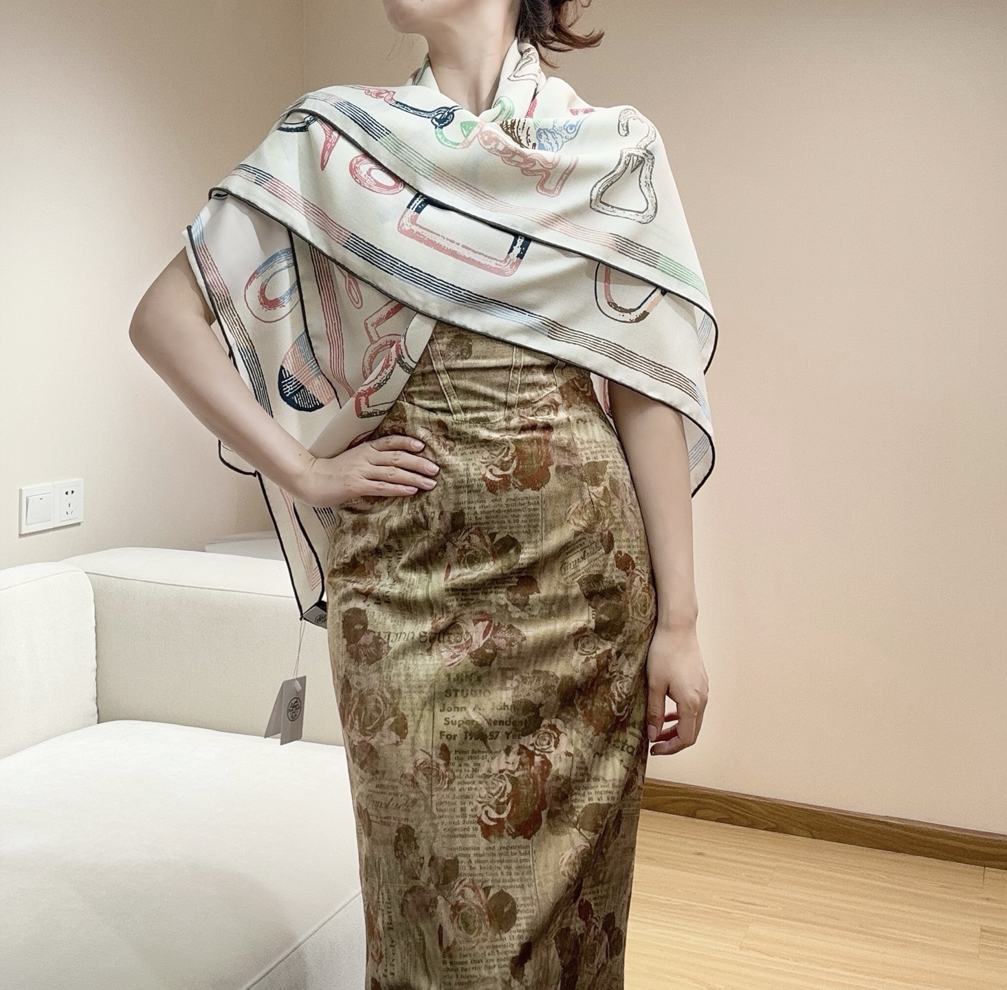 “马具故事的诗意回顾”140双面披肩设计师 弗洛伦斯·曼里克(Florence Manlik)尺寸:13