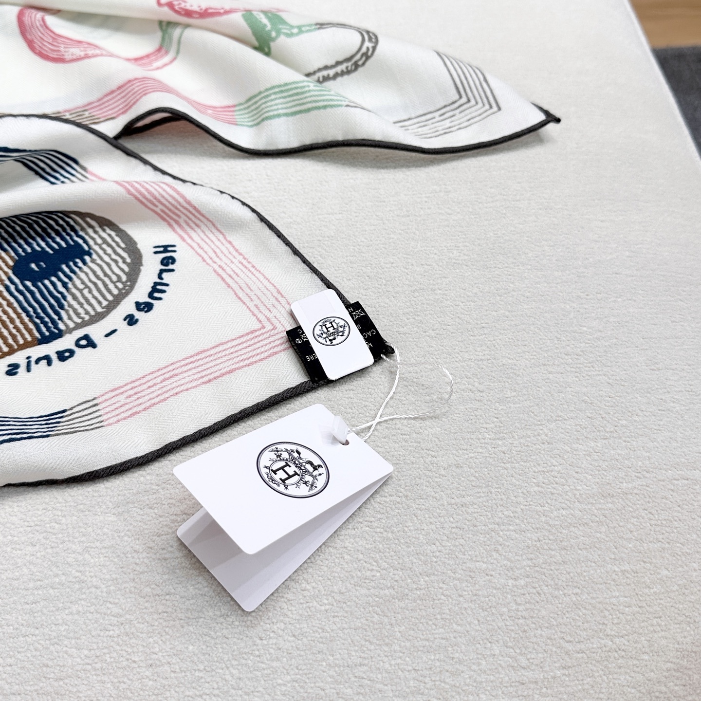 “马具故事的诗意回顾”140双面披肩设计师 弗洛伦斯·曼里克(Florence Manlik)尺寸:13