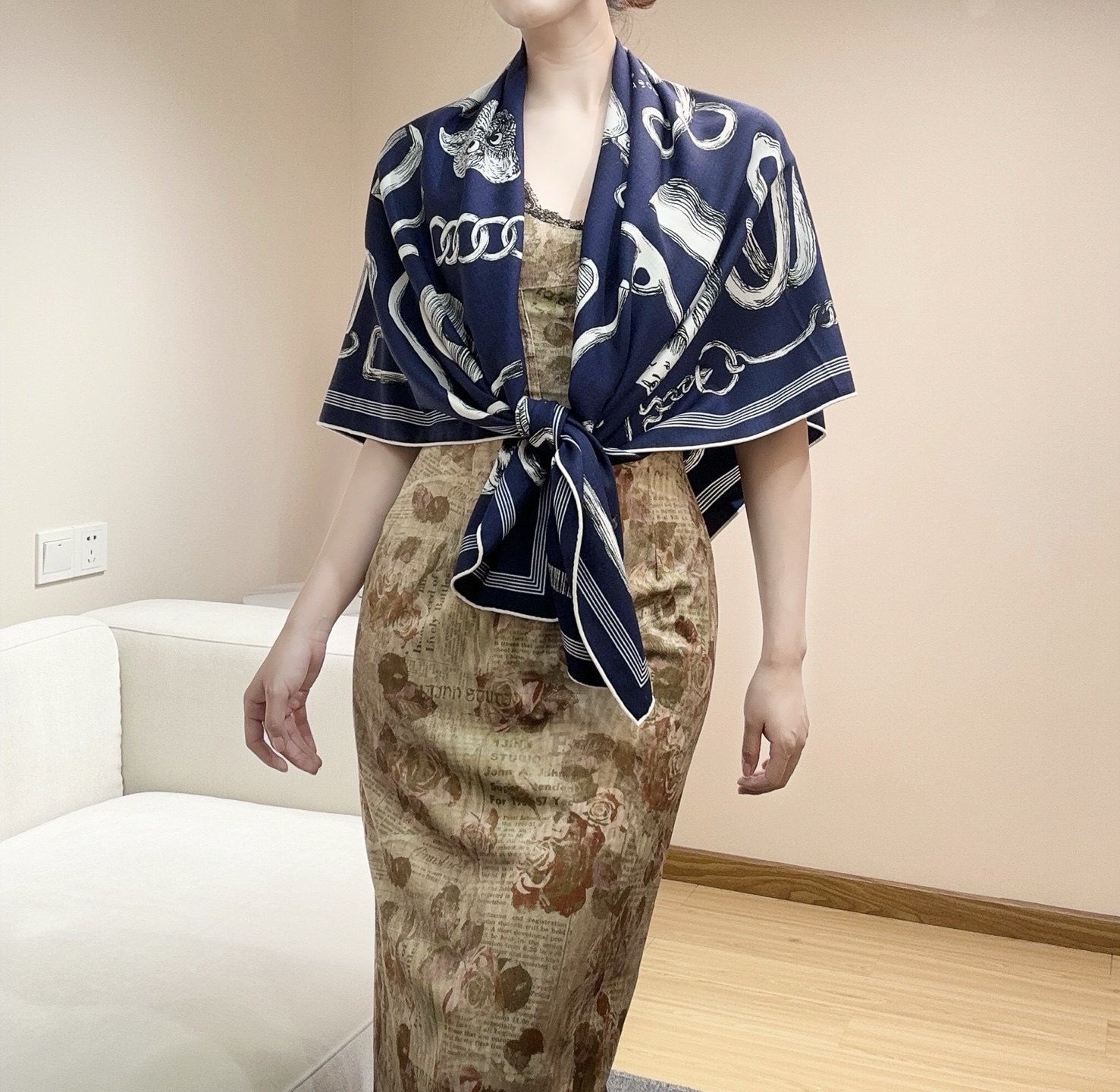 “马具故事的诗意回顾”140双面披肩设计师 弗洛伦斯·曼里克（Florence Manlik）尺寸：13