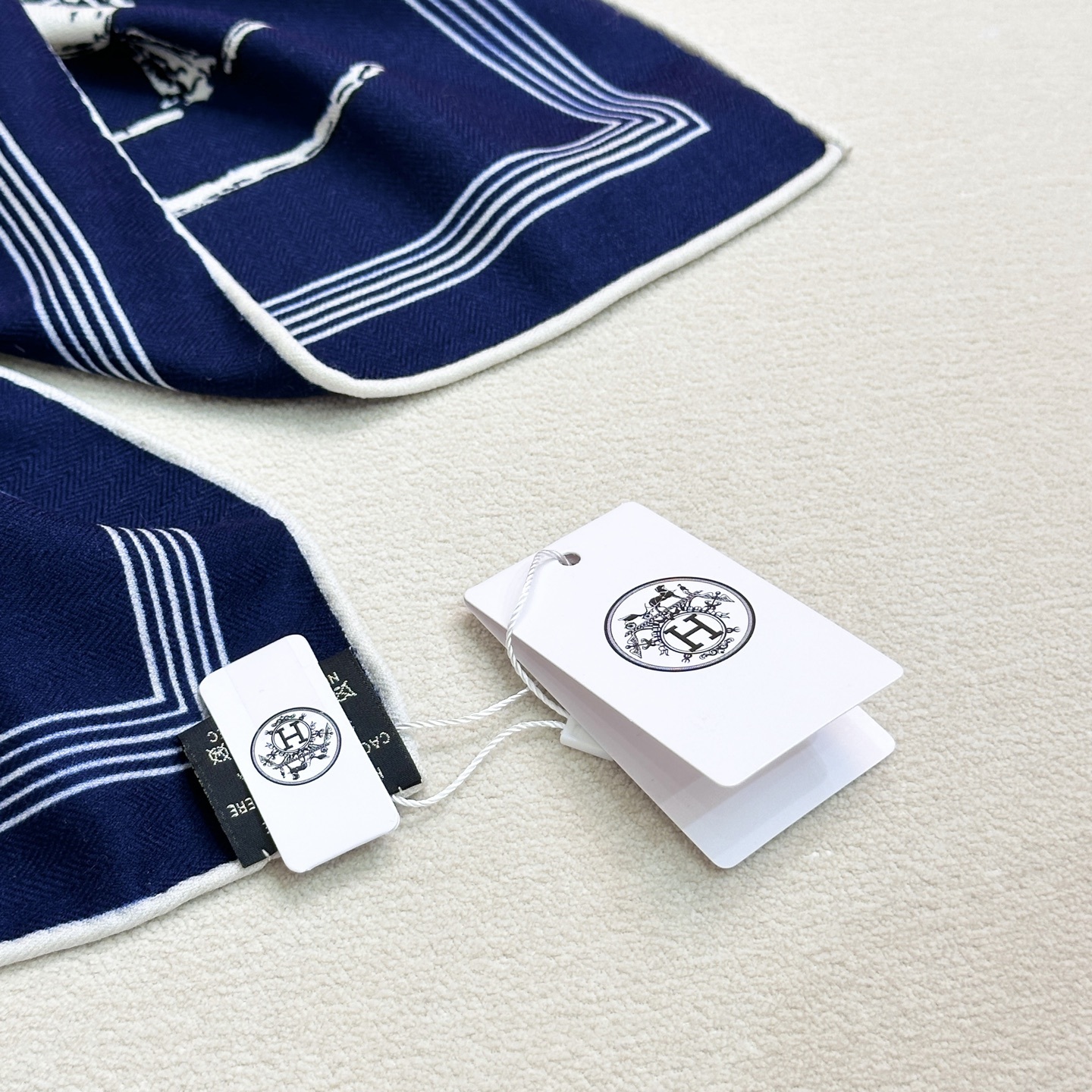 “马具故事的诗意回顾”140双面披肩设计师 弗洛伦斯·曼里克(Florence Manlik)尺寸:13