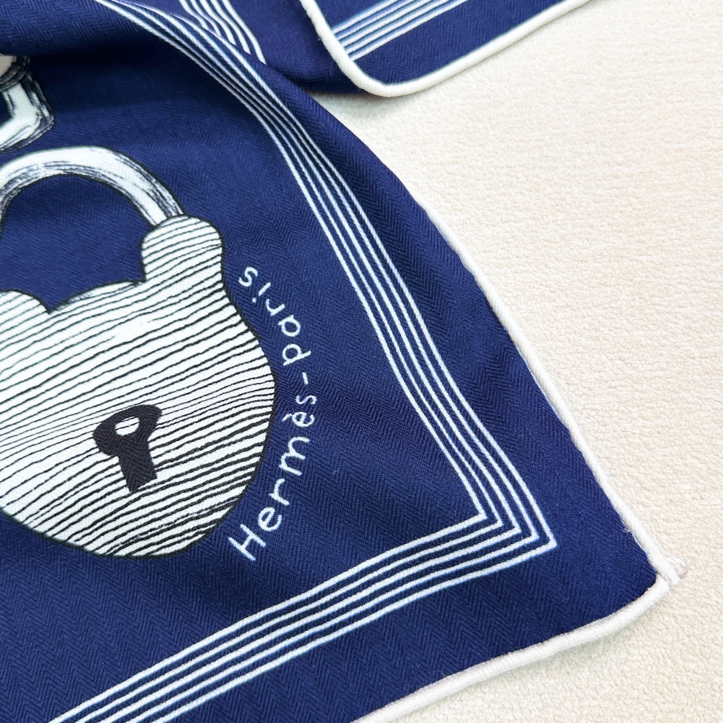 “马具故事的诗意回顾”140双面披肩设计师 弗洛伦斯·曼里克(Florence Manlik)尺寸:13