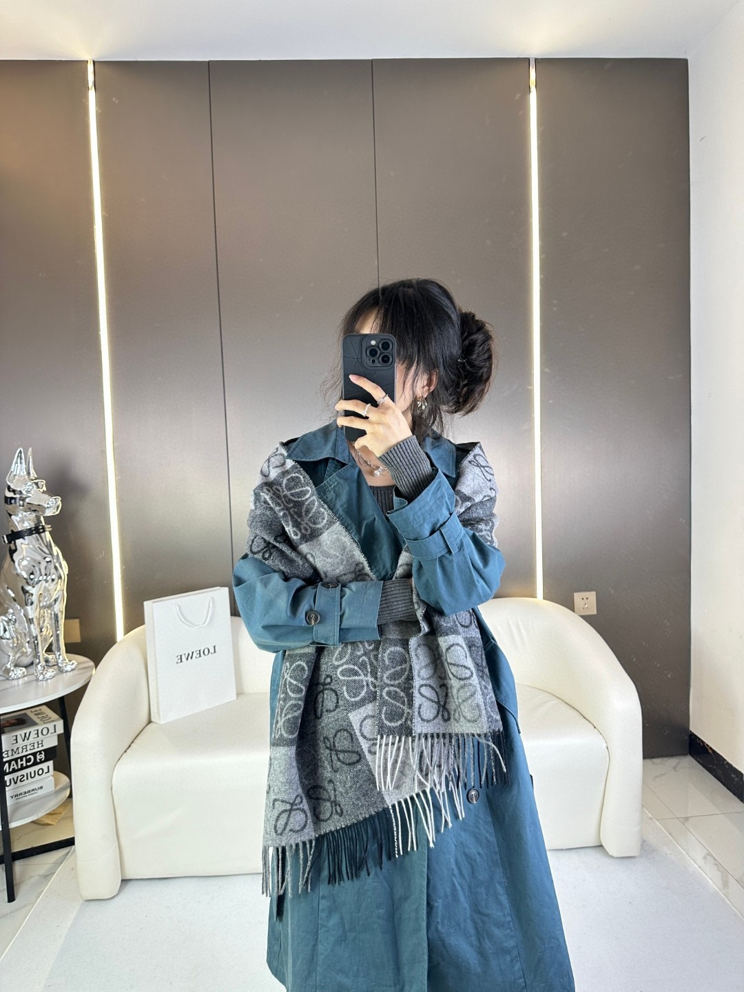 价优版本品名: 新双色棋盘格面料:羊毛➕羊绒尺寸:40*180(不含须)颜色: 灰色全新升级色纺织造 色