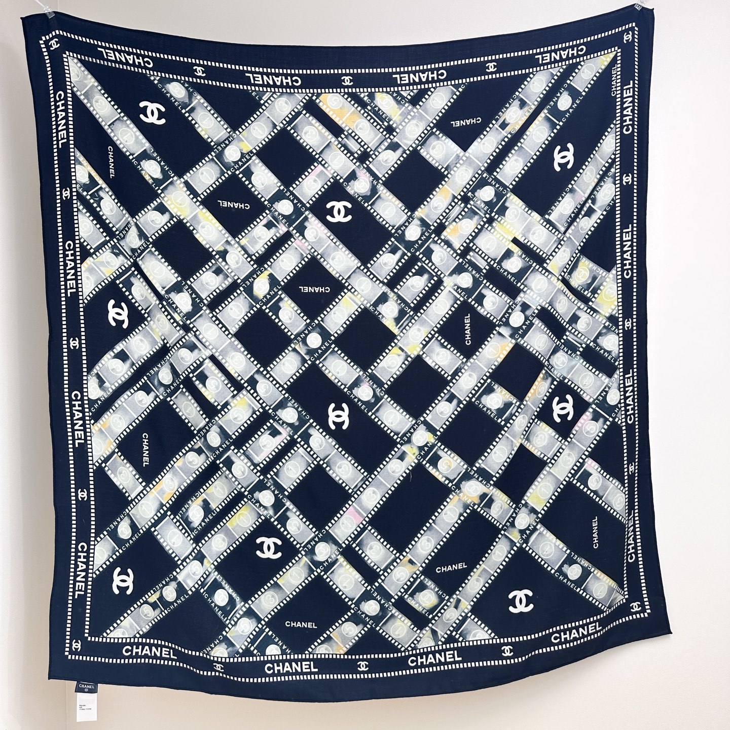 强推~超级时尚感的Chanel披肩【140顶级丝毛双面同色披肩】复古胶片图案的设计风格真的超级好搭配上身