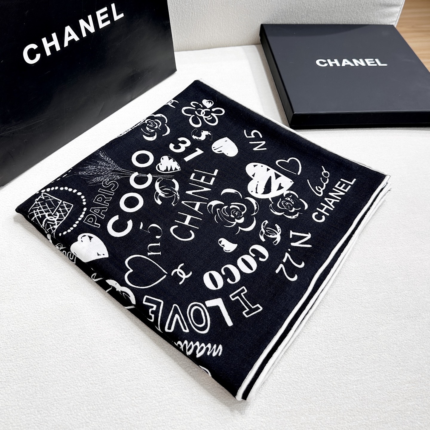 ✨✨【▪️ 优雅型格！这份魅力绝对是艺术大师级才能创作的一线水准❗️】太佩服Chanel这位设计师了，出