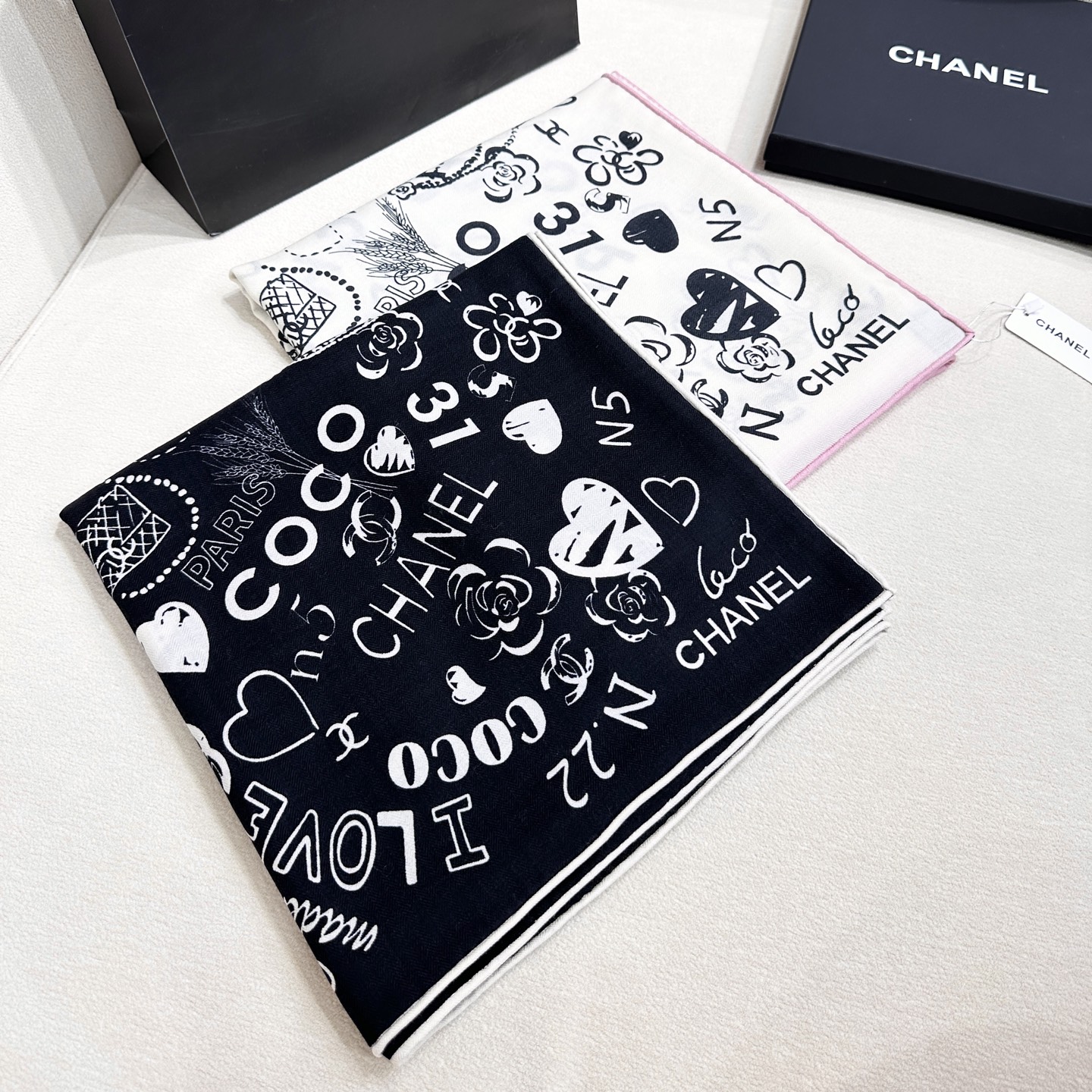 ✨✨【▪️ 优雅型格！这份魅力绝对是艺术大师级才能创作的一线水准❗️】太佩服Chanel这位设计师了，出