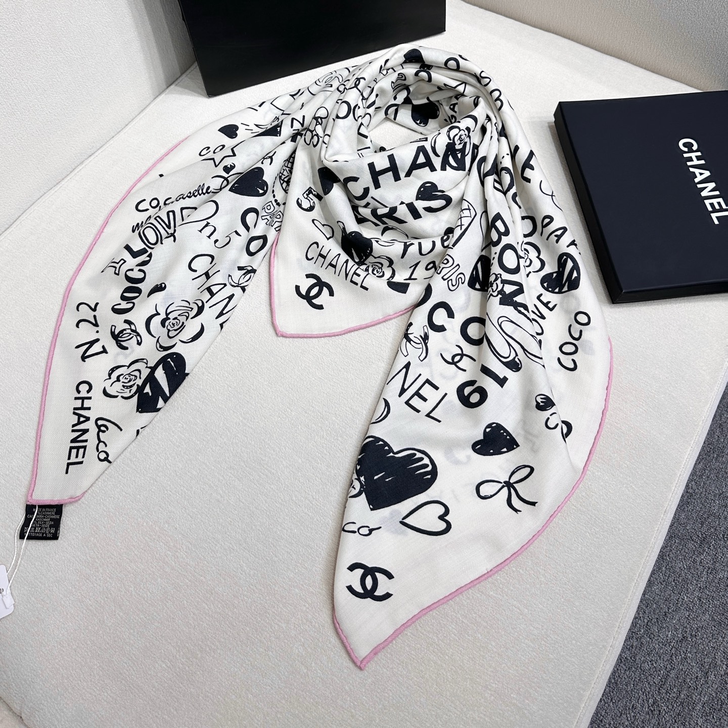 ✨✨【▪️ 优雅型格！这份魅力绝对是艺术大师级才能创作的一线水准❗️】太佩服Chanel这位设计师了，出