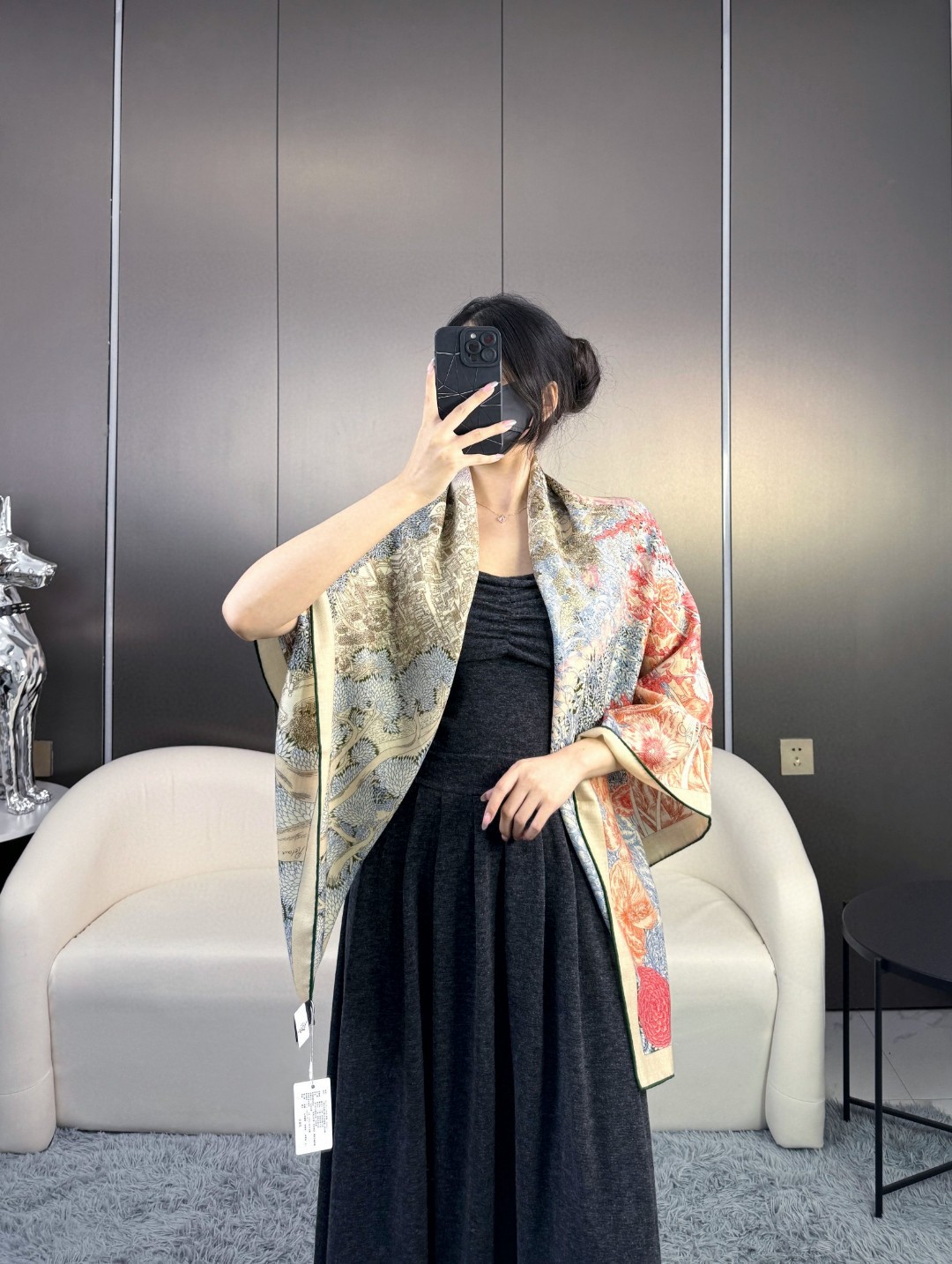 。2024年专柜同步【回归自然140】双面同色羊绒方巾，顶级工艺超值‼️爱马仕专柜爆款🎁💟立体呈现图案纹