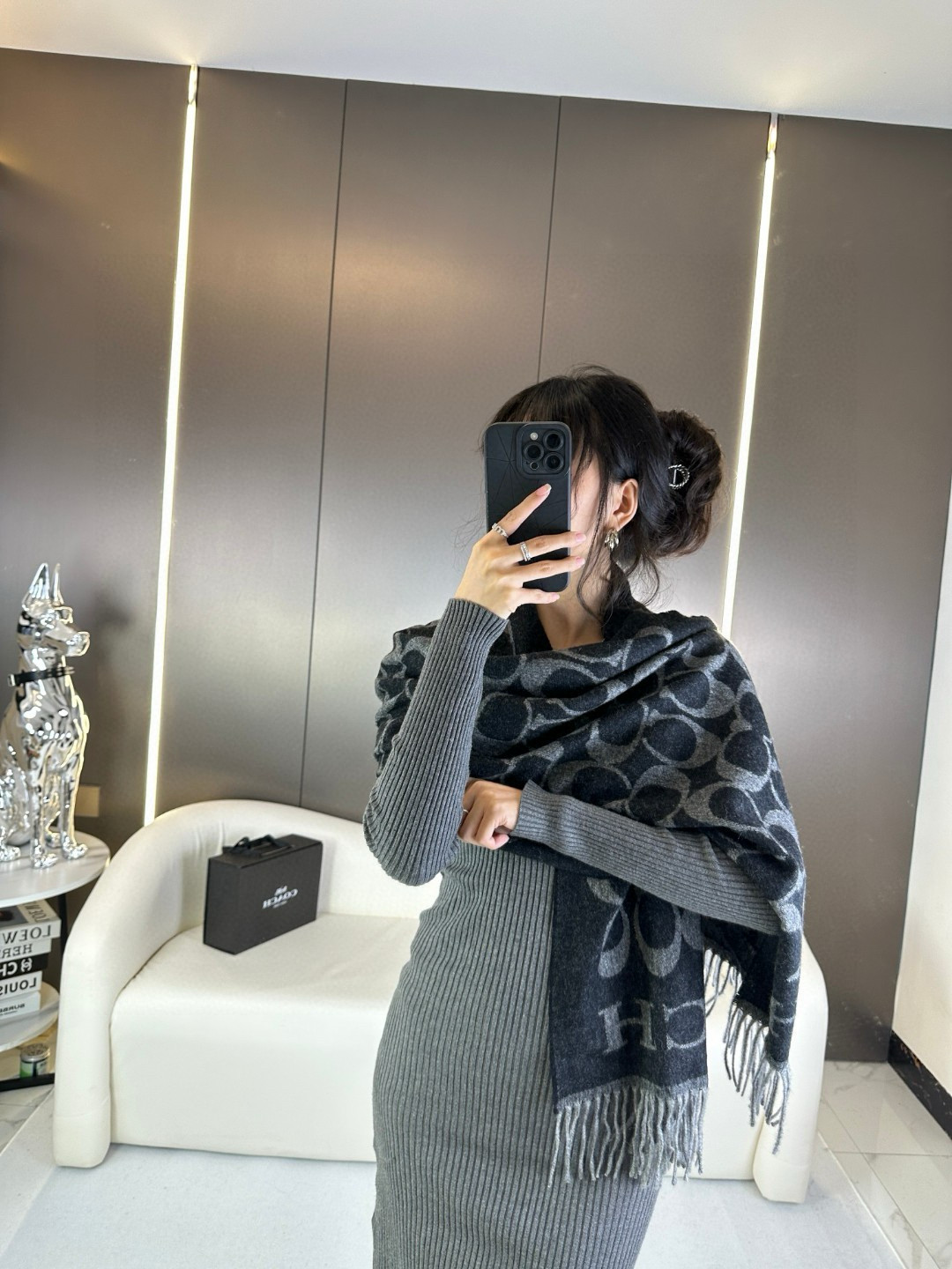 蔻驰 🌾新款到！Coach爆款！三色披肩也太好看了吧！不仅有颜值还有品质，97%羊毛+3%羊绒，手感超级