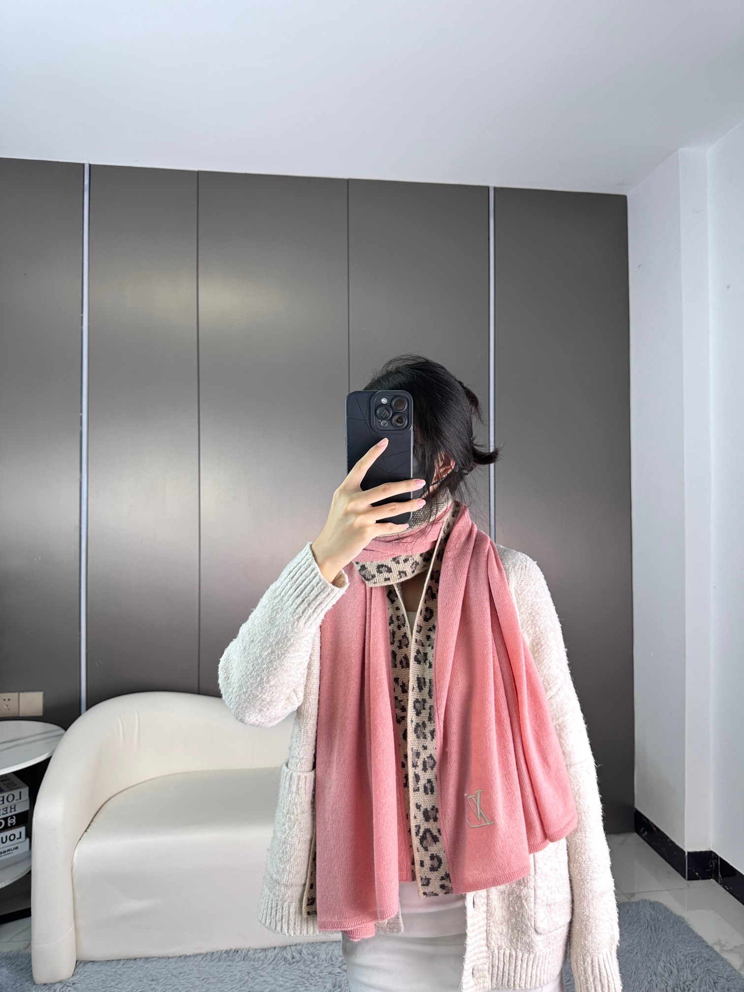 2025年🆕Louis Vuitton 🔜即将又会生火的爆款【驴家豹纹边框羊绒针织披肩】❗️出口美国的订