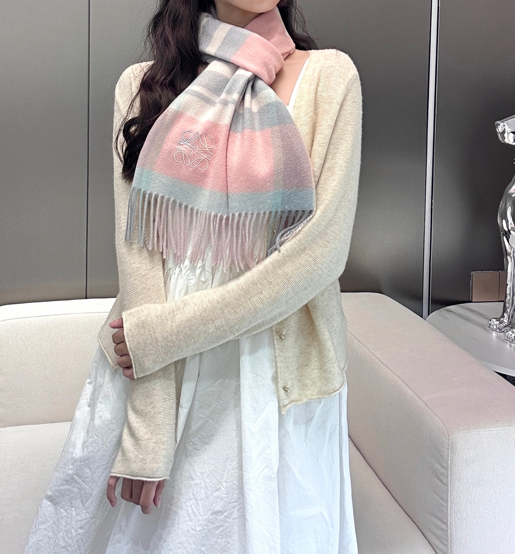 新款到！百分之百山羊绒！2025年罗意微难得的高端女款，非常正的女士围巾~面料大爱，非常柔软细腻舒服‼大