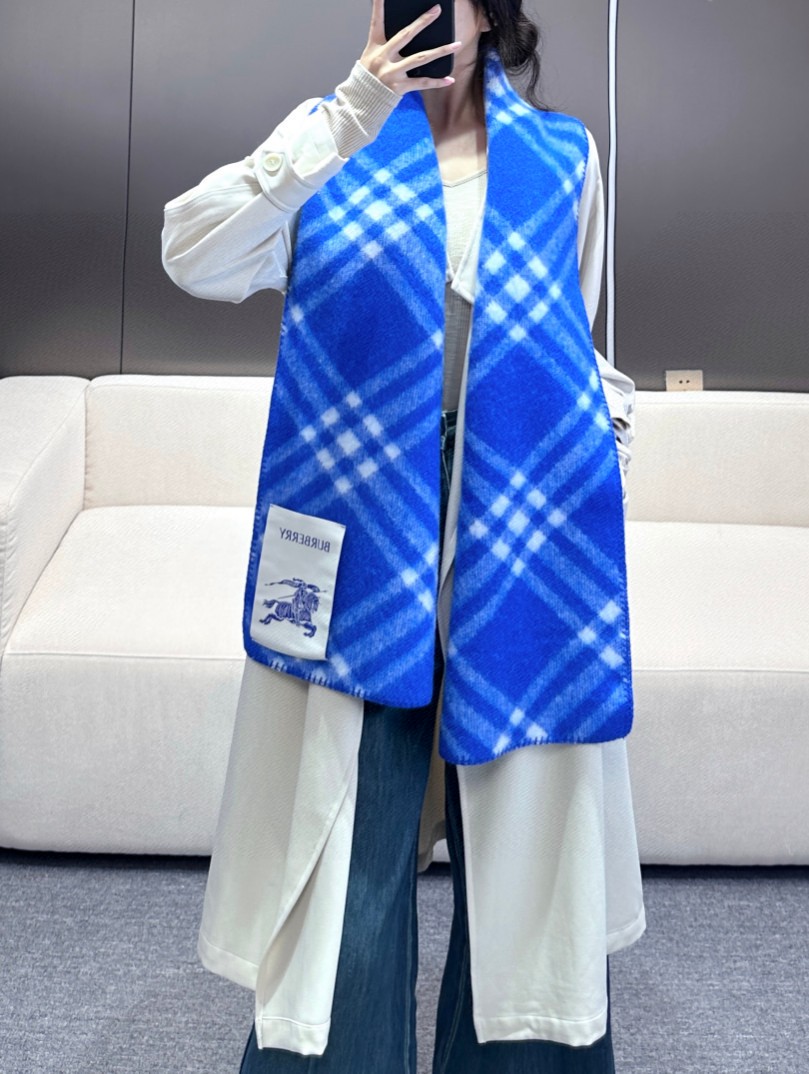 与去年帽子斗篷同一工厂订单出货，拿过的亲懂，真正的货美价优 （全智贤同款，百分百对版）Burberry可