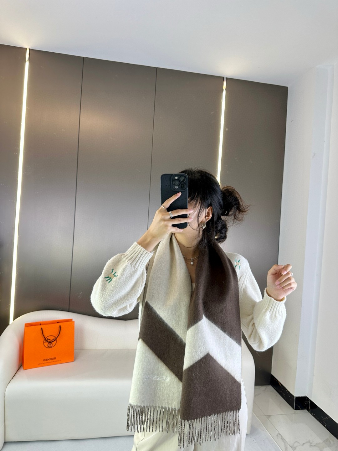 大H【双面提花加厚流苏小围巾】且买且珍惜，都是出口订单所以比较难遇❤东西讲究少而精。好看的一定要收这款H