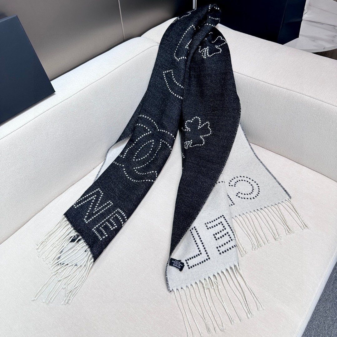 2024年 Chanel香家 高级舒适时髦气质，相信我的就收吧！香奈儿这款触动内心的柔美围巾，围巾配有双