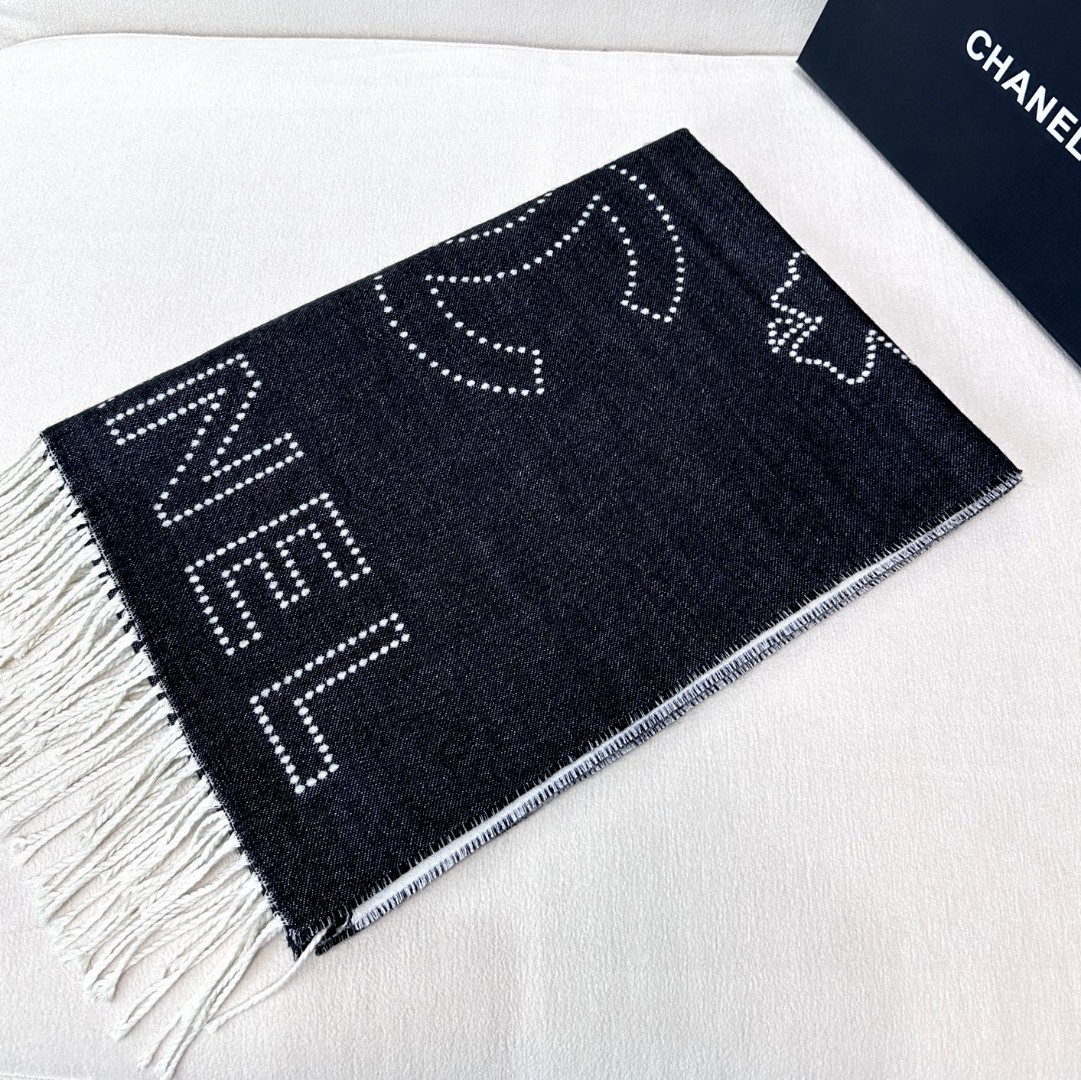2024年 Chanel香家 高级舒适时髦气质，相信我的就收吧！香奈儿这款触动内心的柔美围巾，围巾配有双