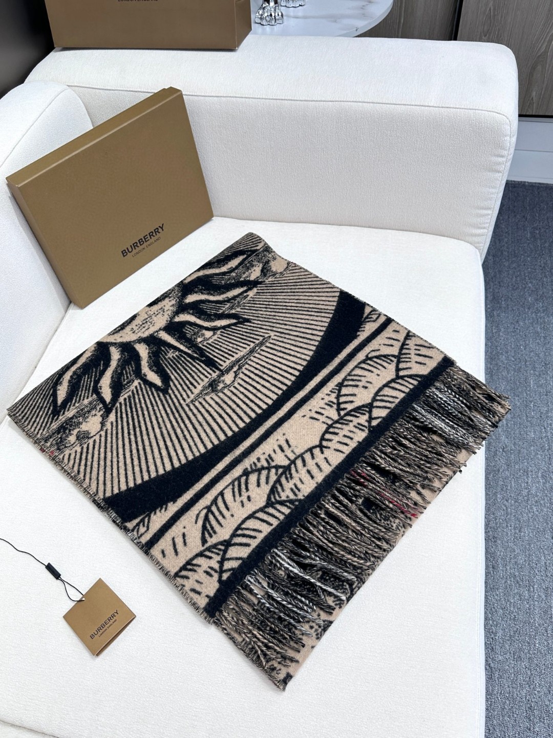 BURBERRY ｜ 天体独角兽围巾格纹拼天体印花纯羊绒提花围巾（AB版）尺寸：210cmx45cm独角