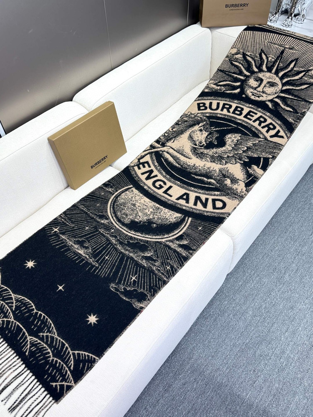 BURBERRY ｜ 天体独角兽围巾格纹拼天体印花纯羊绒提花围巾（AB版）尺寸：210cmx45cm独角