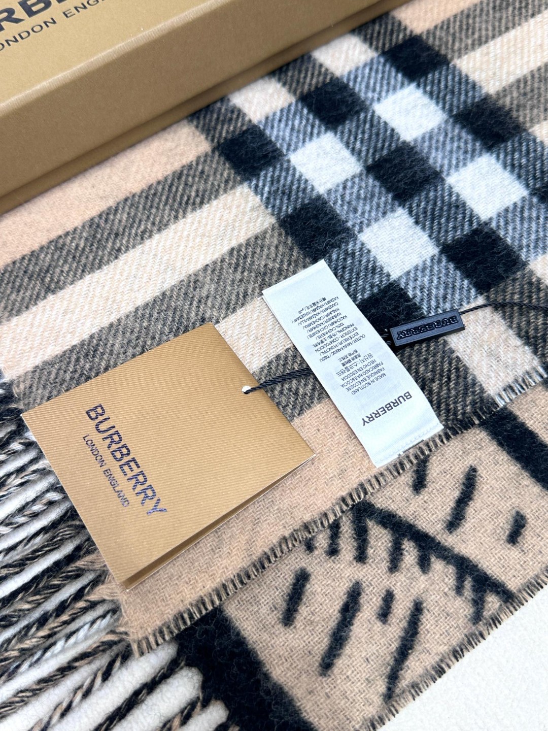 BURBERRY ｜ 天体独角兽围巾格纹拼天体印花纯羊绒提花围巾（AB版）尺寸：210cmx45cm独角