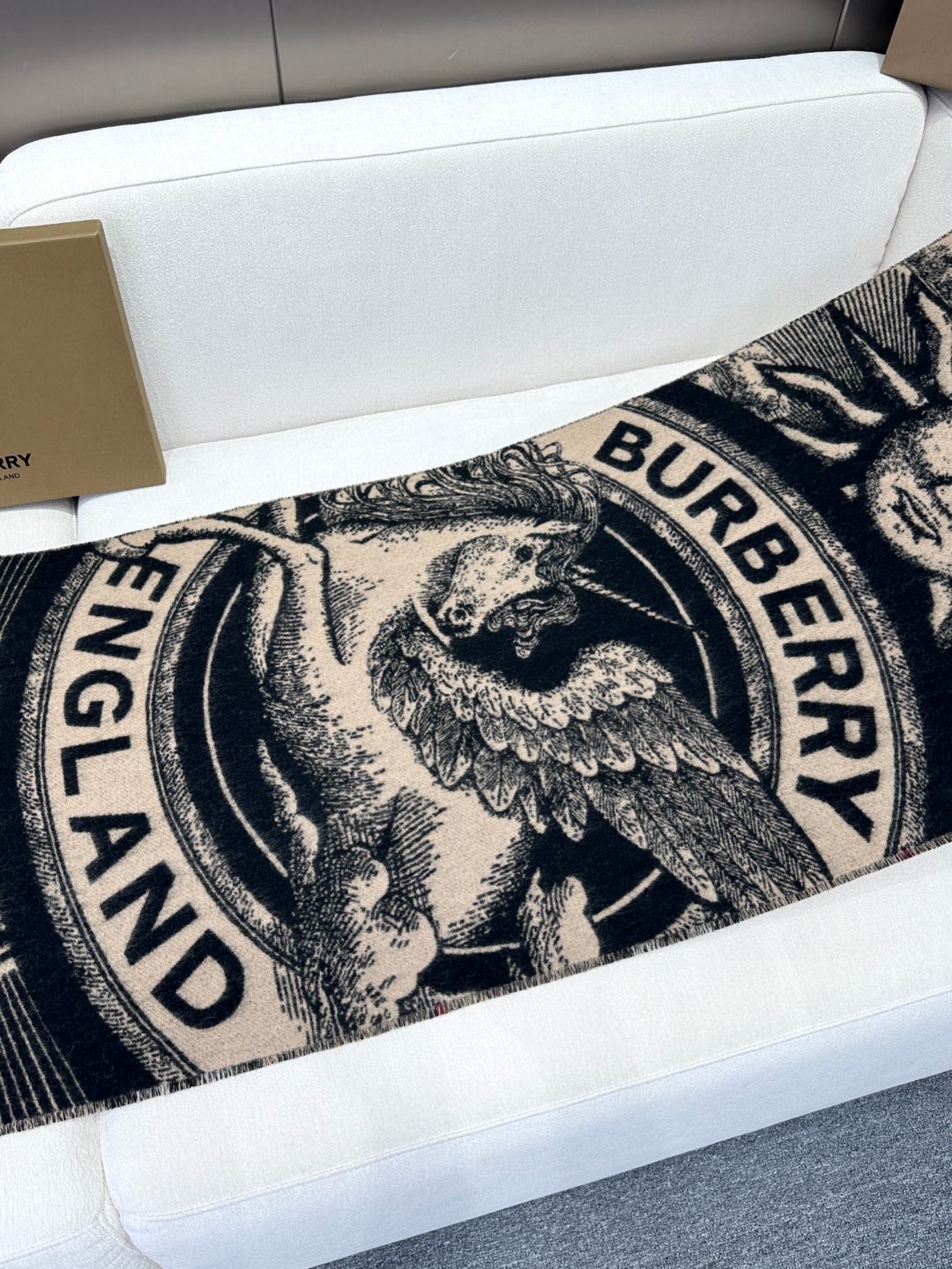 BURBERRY ｜ 天体独角兽围巾格纹拼天体印花纯羊绒提花围巾（AB版）尺寸：210cmx45cm独角