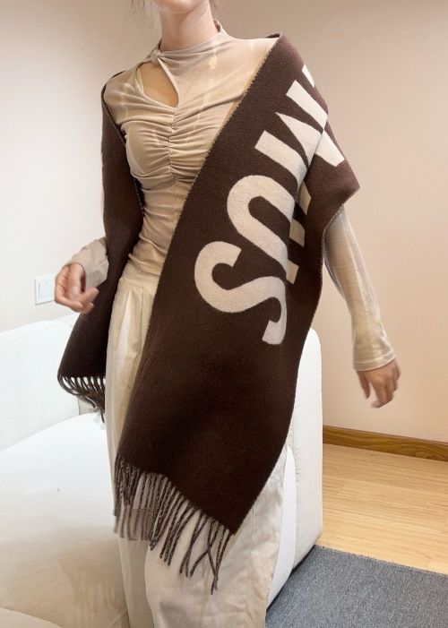 Jacquemus Brown Wool-Blend Scarf, Stylish Double-Sided Design, 30 x 180cm 1 Jacquemus Brown Wool-Blend Scarf, Stylish Double-Sided Design, 30 x 180cm