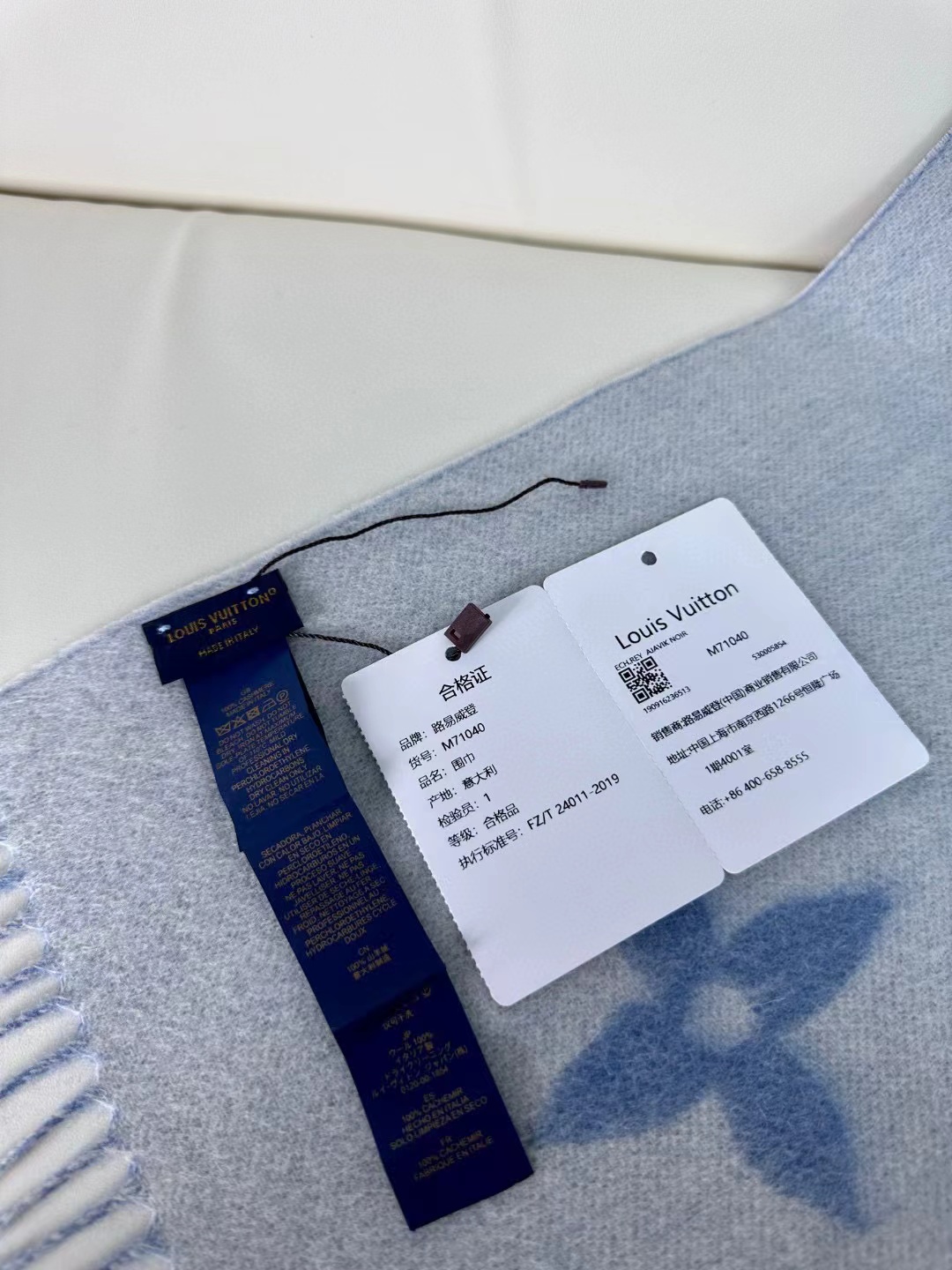 上新 🌹Lv高品质到货！【雷克雅维克铆钉版】此款 Studdy Reykjavik 围巾融入了摇滚元素，